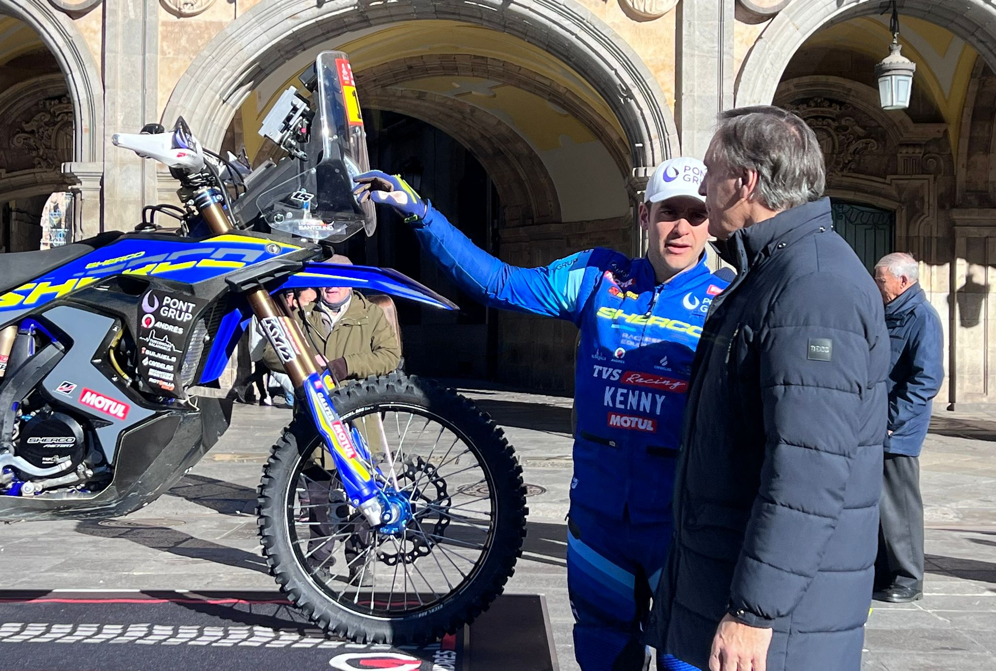 Lorenzo Santolino en la Plaza Mayor de Salamanca 