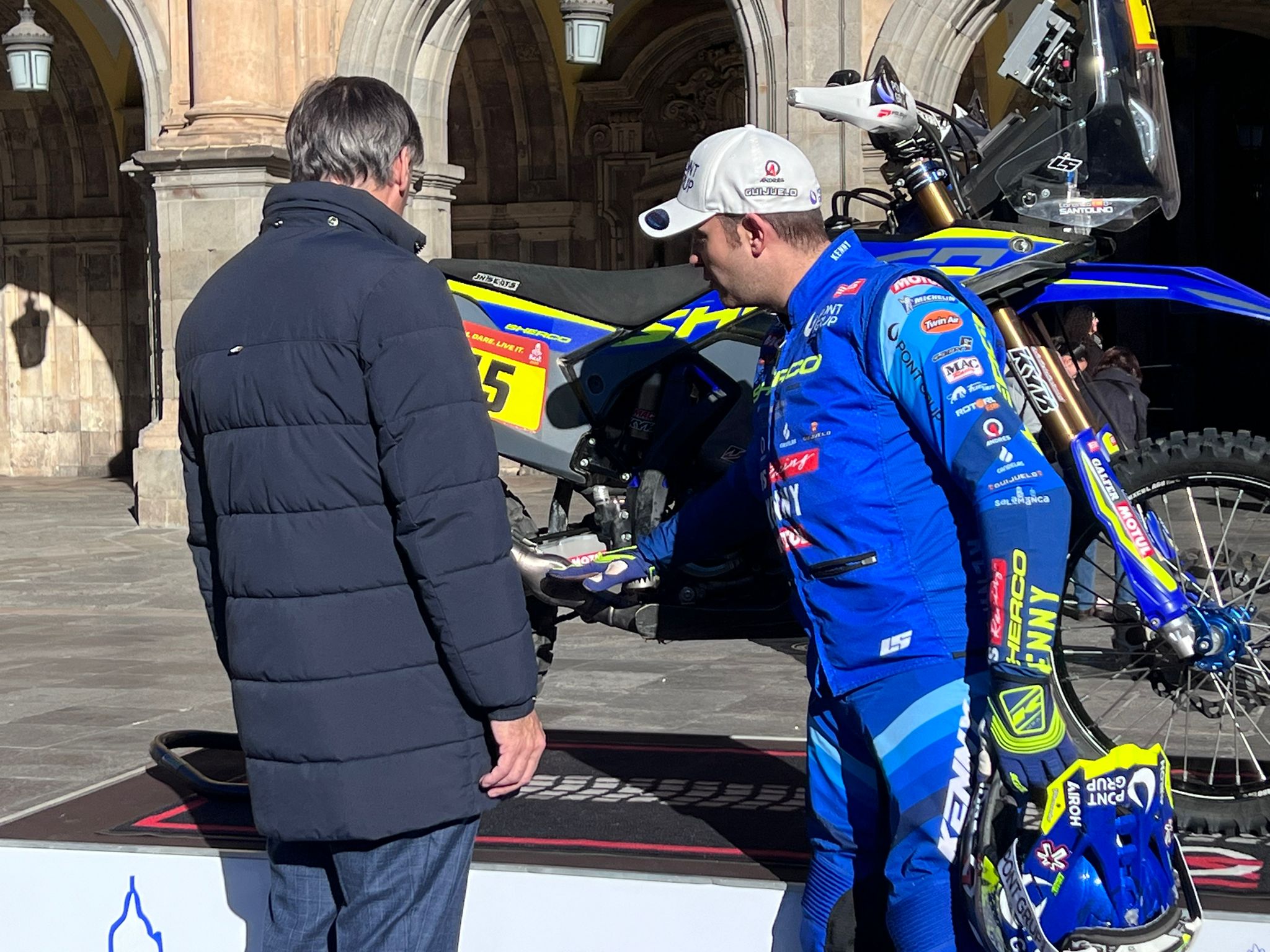 Lorenzo Santolino en la Plaza Mayor de Salamanca 