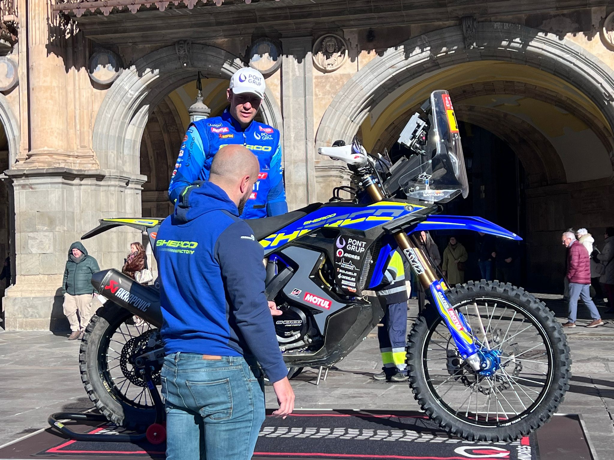 Lorenzo Santolino en la Plaza Mayor de Salamanca 