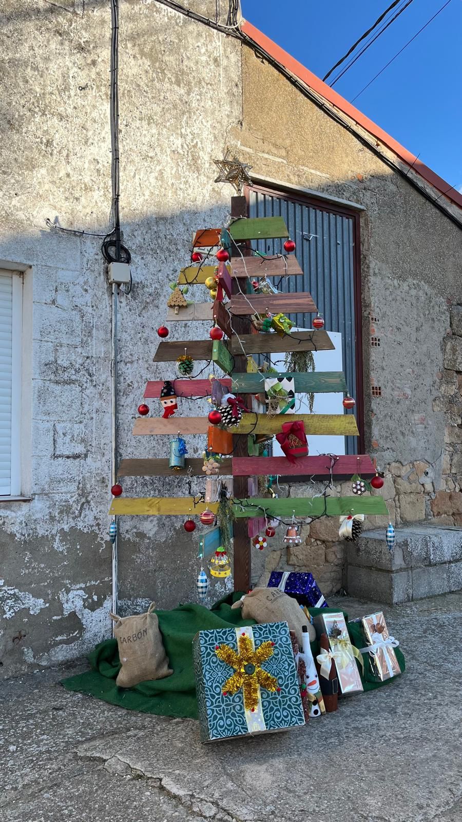 Decoración navideña en Villaverde de Guareña 