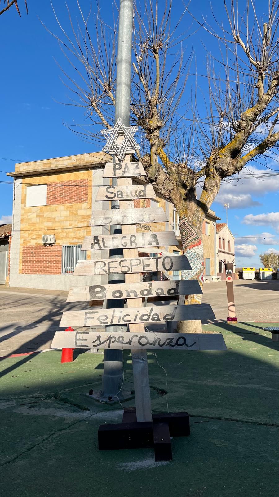 Decoración navideña en Villaverde de Guareña 