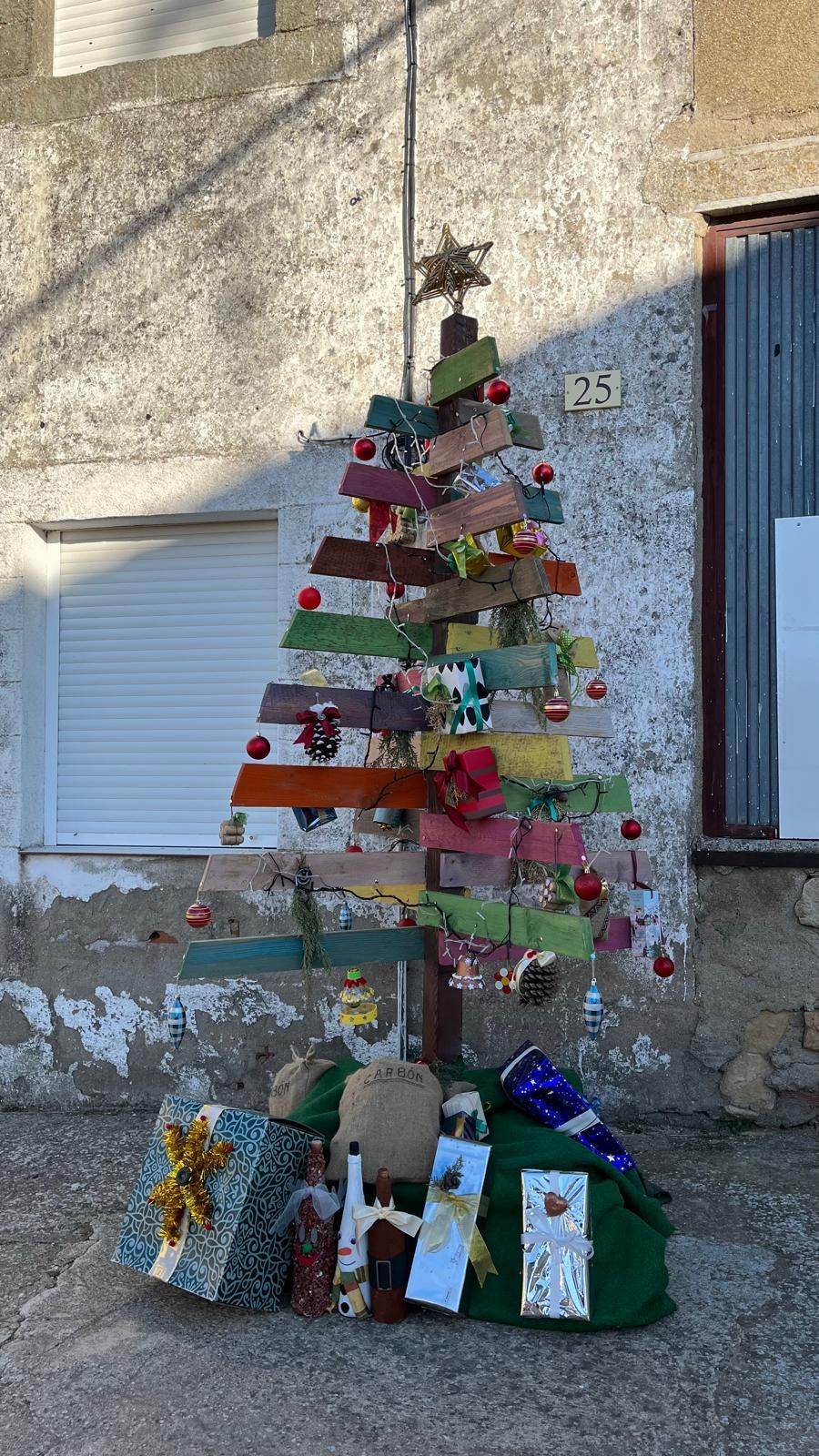 Decoración navideña en Villaverde de Guareña 