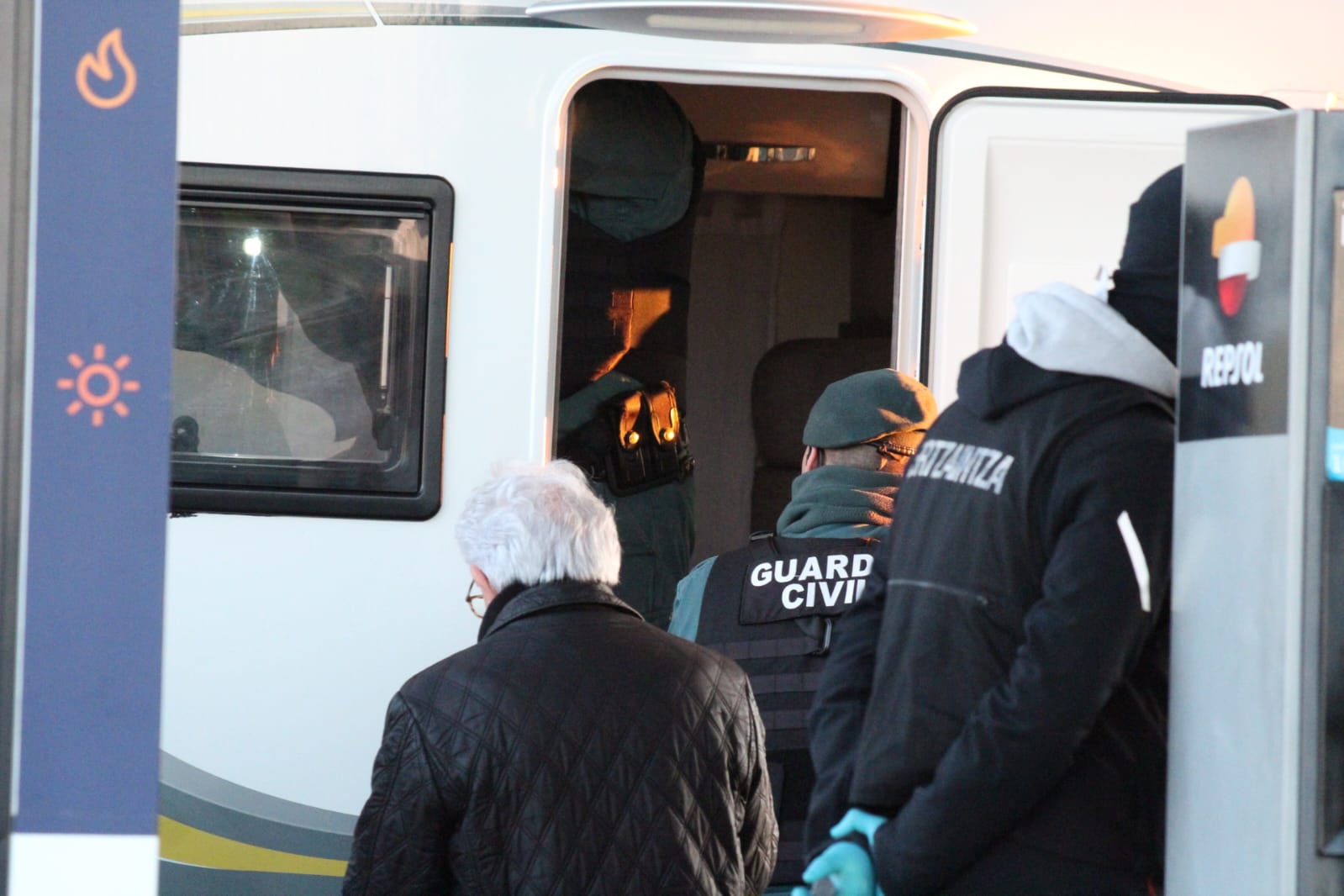 Detenidas tres personas en Robliza de Cojos. Foto: Mikel Antúnez