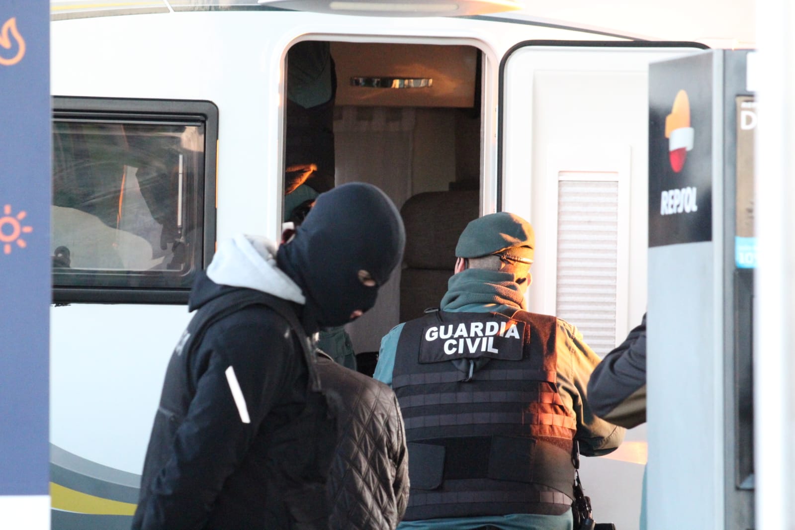 Detenidas tres personas en Robliza de Cojos. Foto: Mikel Antúnez