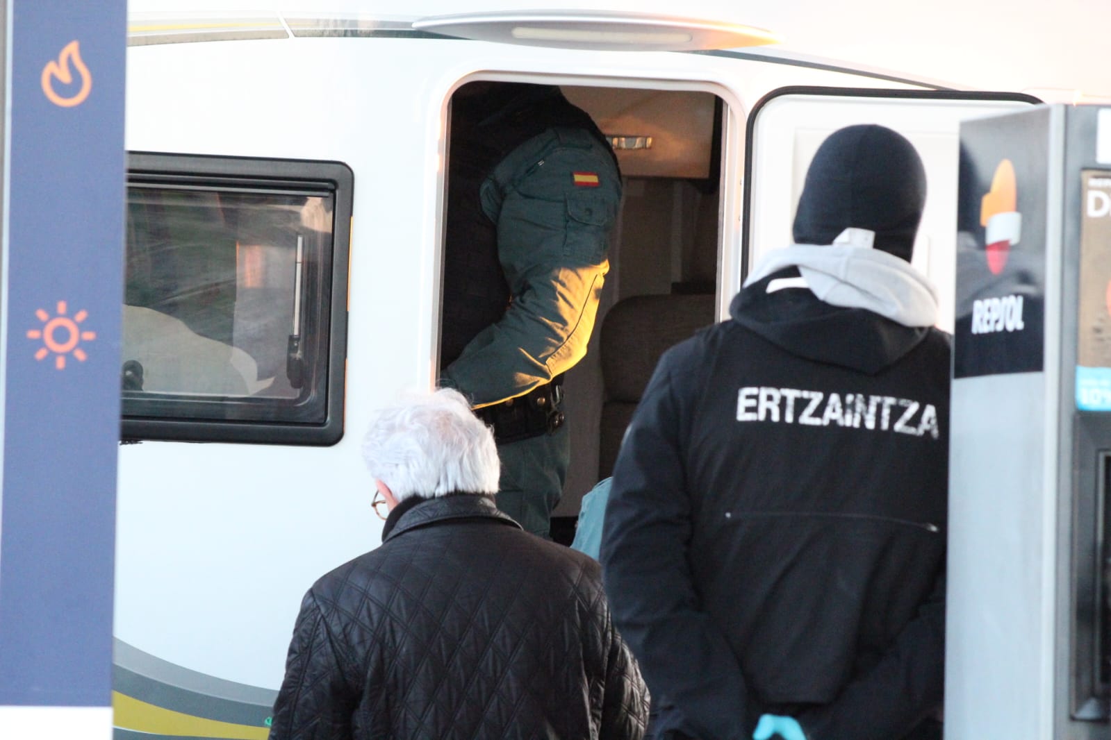 Detenidas tres personas en Robliza de Cojos. Foto: Mikel Antúnez