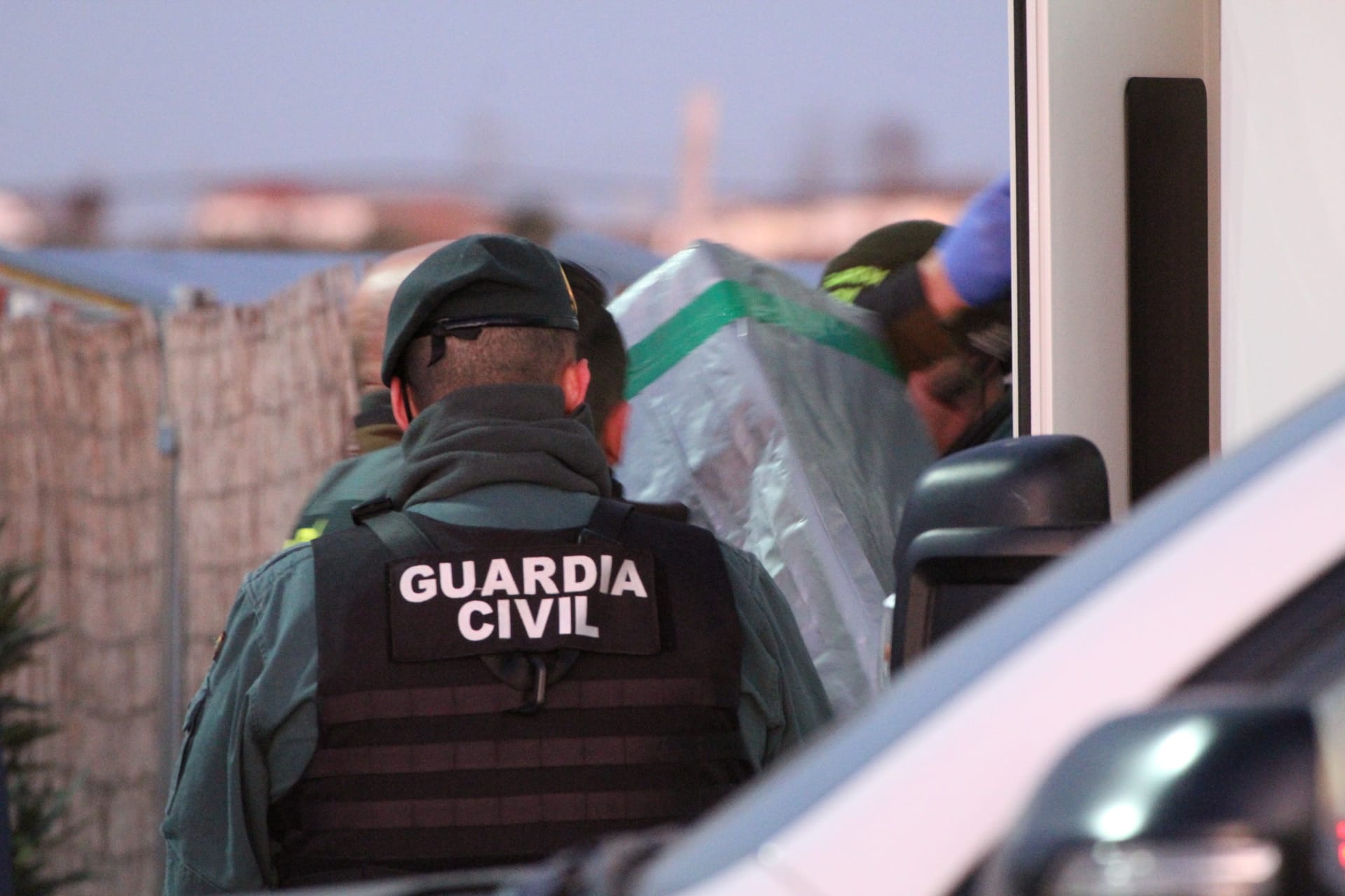 GALERÍA | Momento de la detención de tres hombres con una autocaravana ‘cargada de droga’ en una operación de Guardia Civil y Ertzaintza en Salamanca