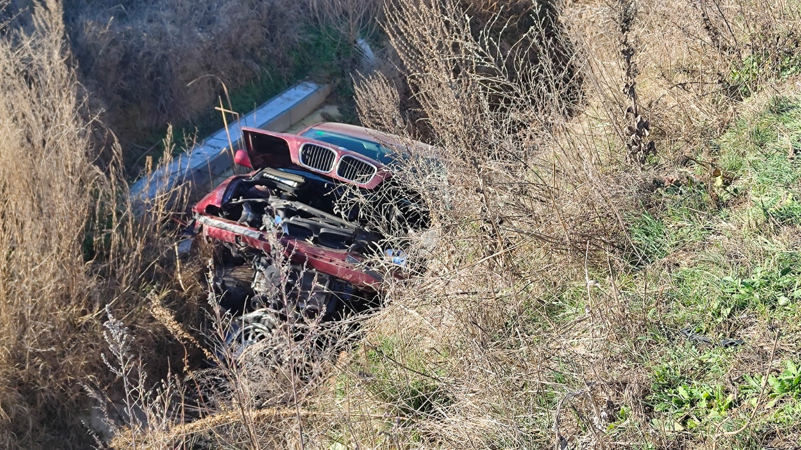 Vehículo accidentado en una cuneta entre Babilafuente y Huerta