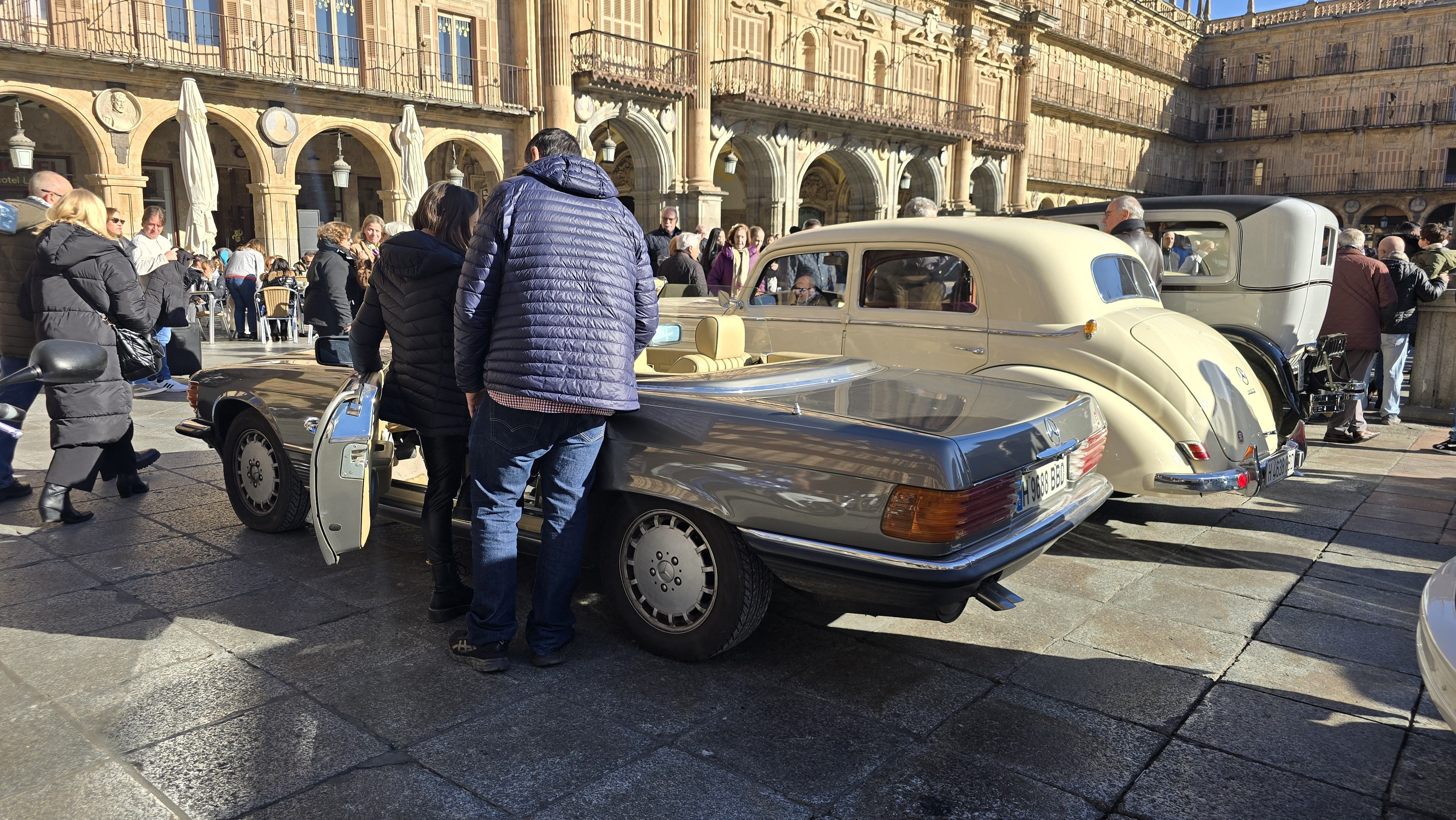 GALERÍA  | Coches clásicos en la Plaza Mayor de Salamanca