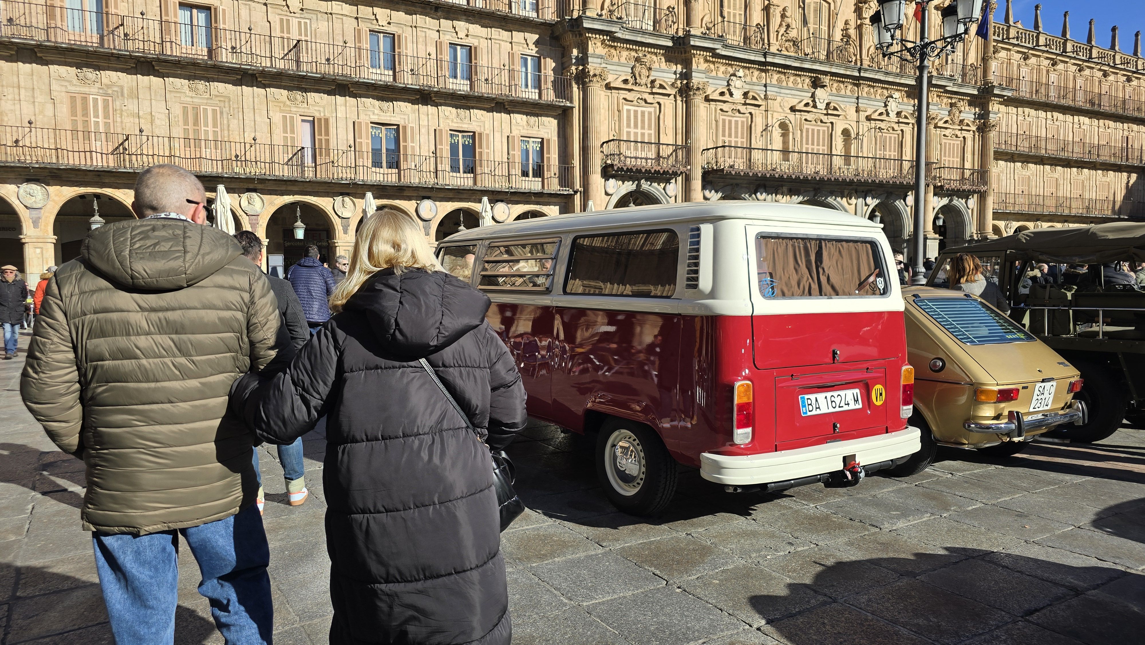 GALERÍA  | Coches clásicos en la Plaza Mayor de Salamanca