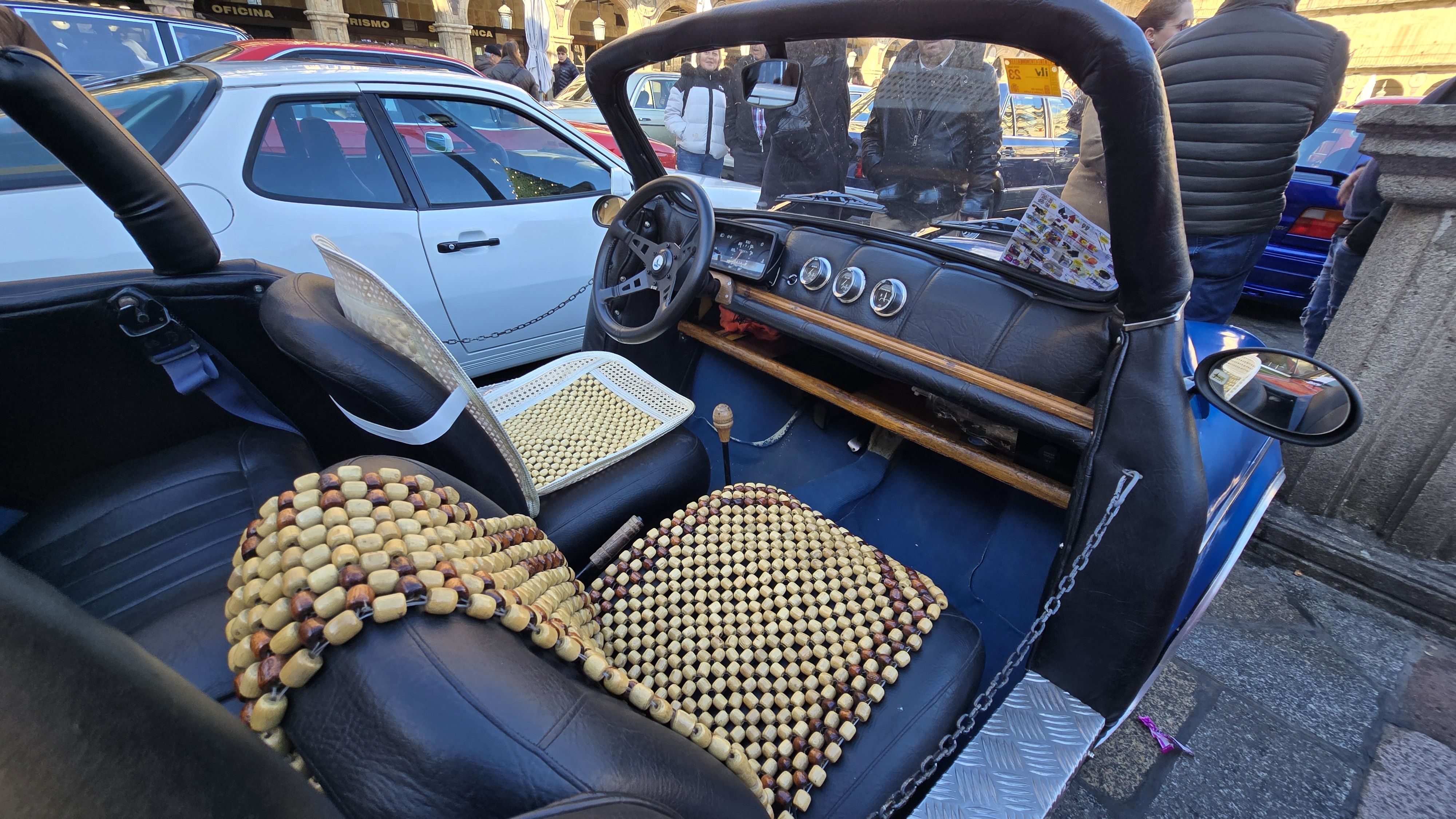 GALERÍA  | Coches clásicos en la Plaza Mayor de Salamanca