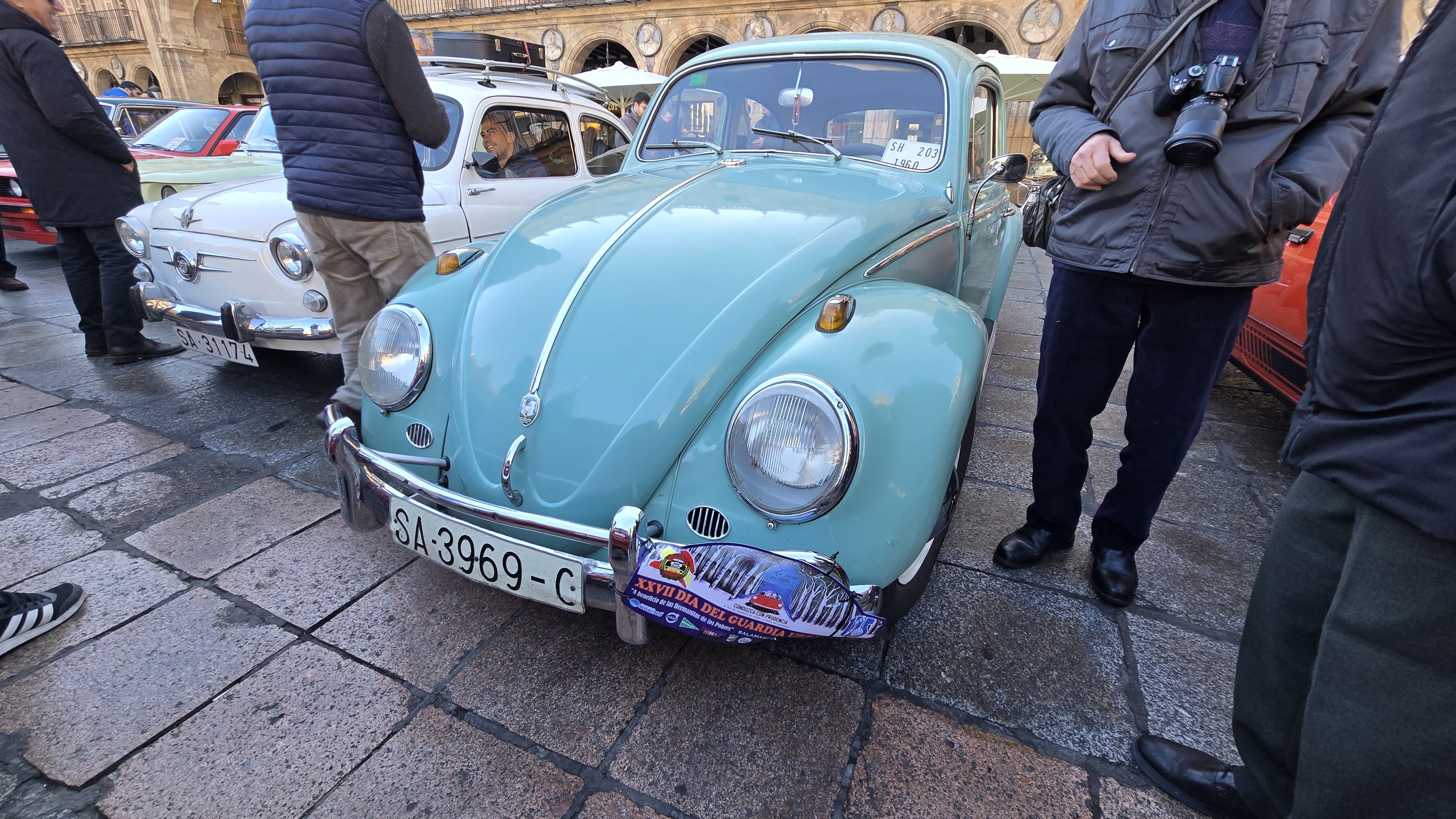 GALERÍA  | Coches clásicos en la Plaza Mayor de Salamanca