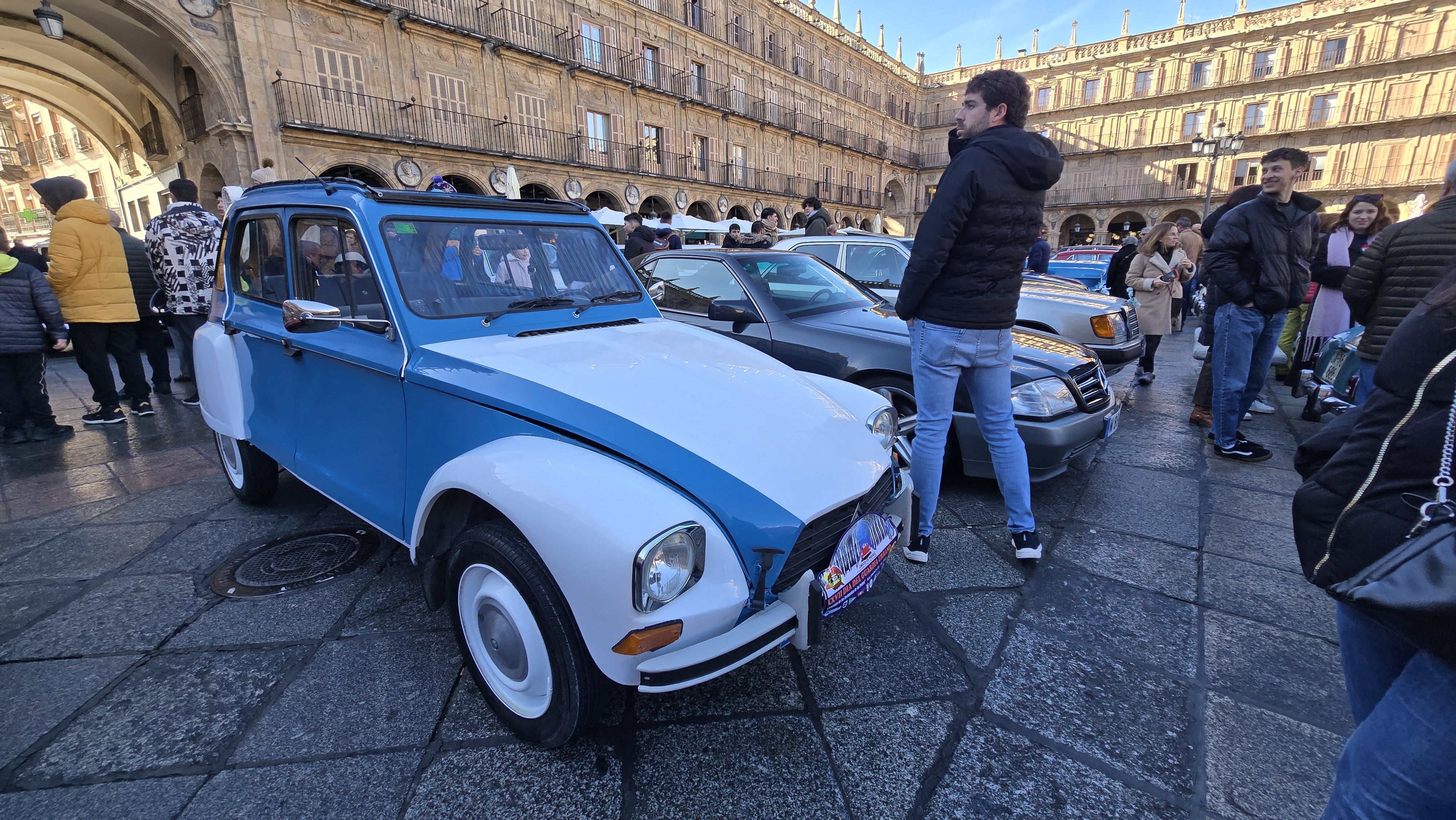 GALERÍA  | Coches clásicos en la Plaza Mayor de Salamanca