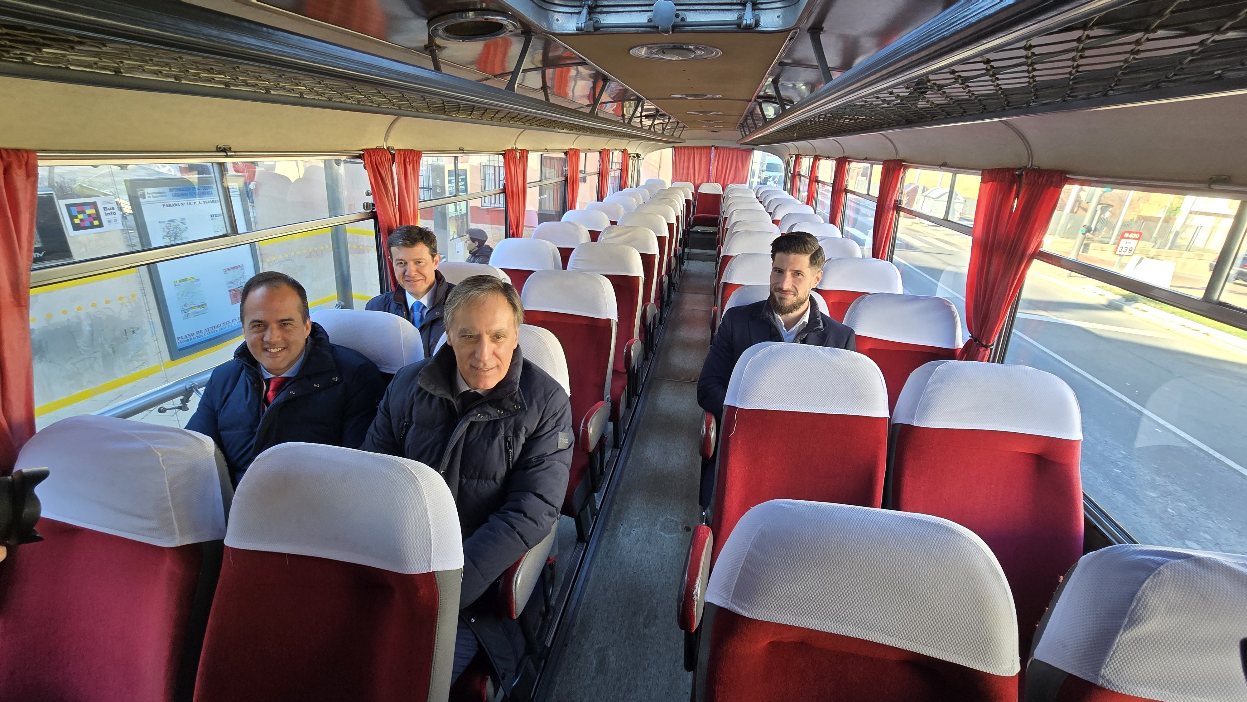 Autobús clásico que hizo el primer bus urbano de Salamanca hace cien años