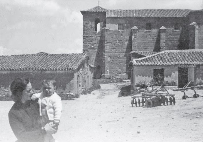 Iglesia de Cordovilla derruida en los años 80. Foto cedida Loren Miguel