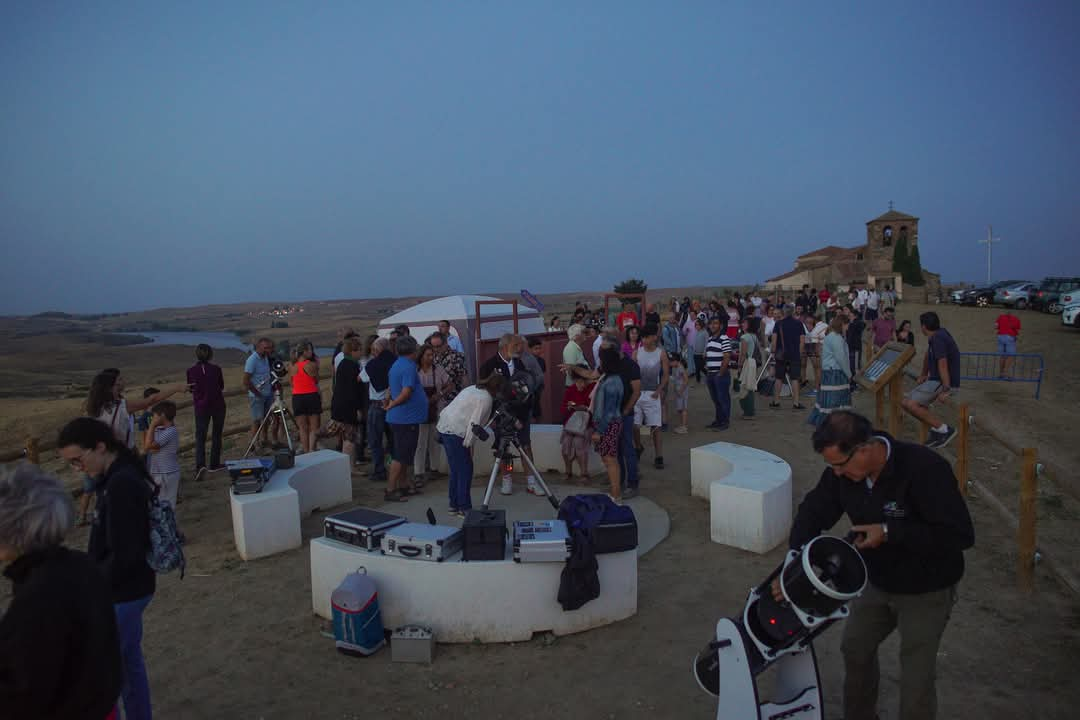 Actividad de observación astronómica en Alba de Tormes 