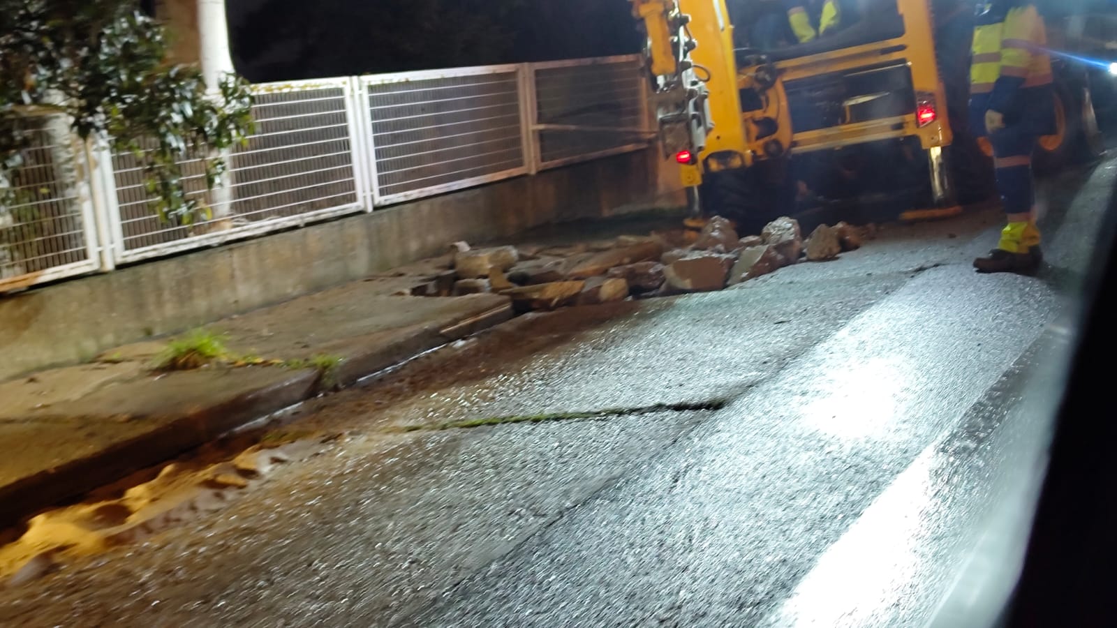  Fuga de agua en la residencia de mayores abandonada de la carretera de Aldealengua. Fotos Míkel Antúnez