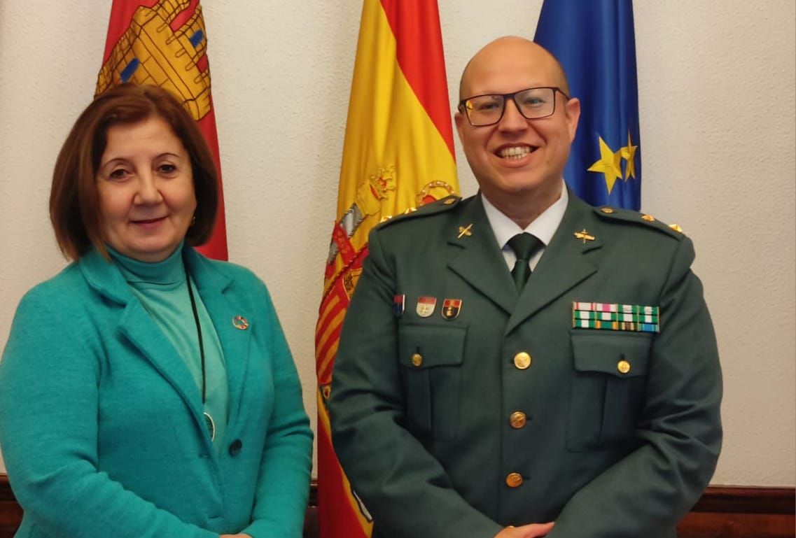 La subdelegada del Gobierno recibe al teniente coronel Igor de la Casa