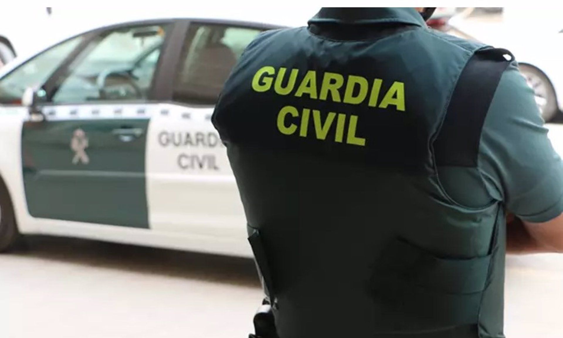 Un agente de la Guardia Civil de espaldas en imagen de archivo.   GUARDIA CIVIL   Archivo