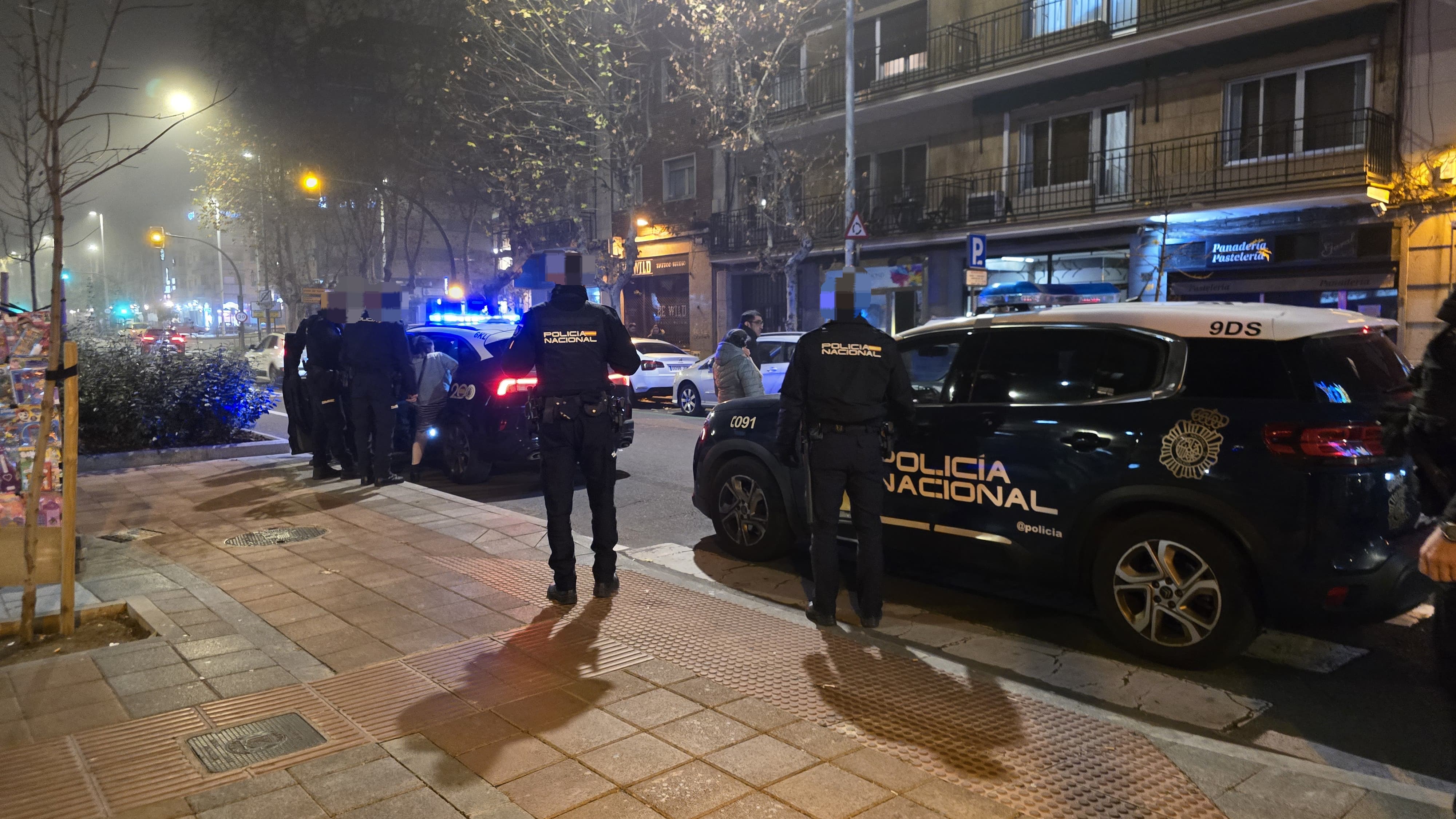 a Policía Nacional detiene a una mujer en el paseo de Torres Villarroel 