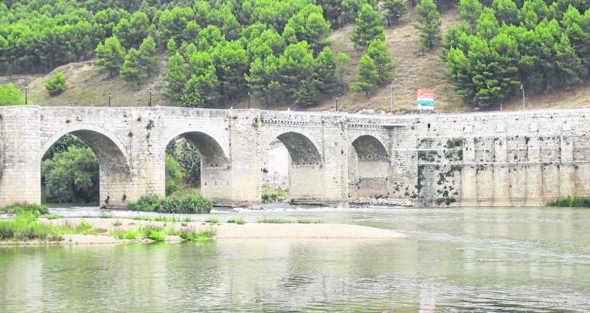 Archivo - El puente de Cabezón de Pisuerga. - JCYL - Archivo