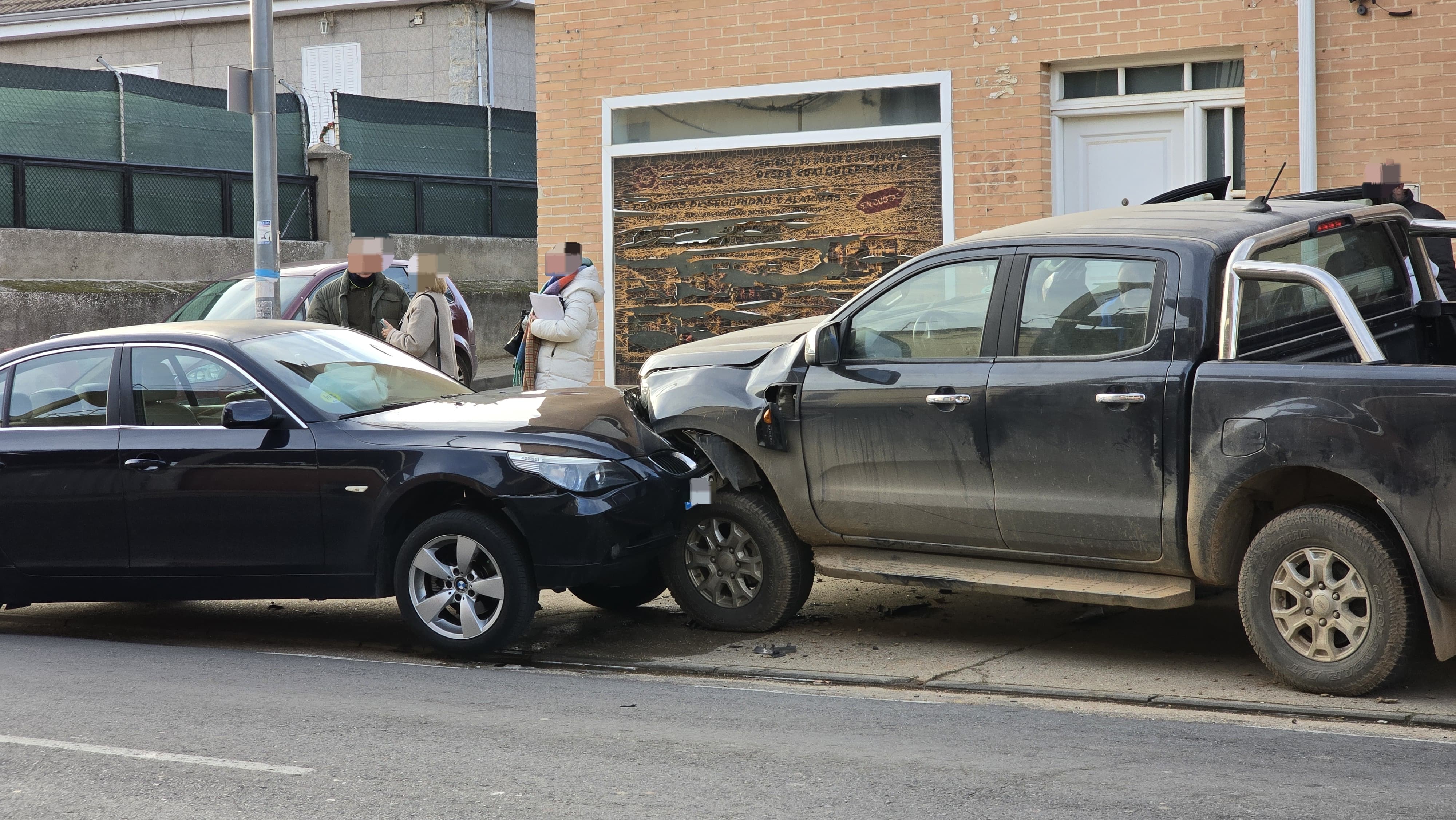  Choque entre dos vehículos en la carretera de Aldeatejada. Foto Andrea M.