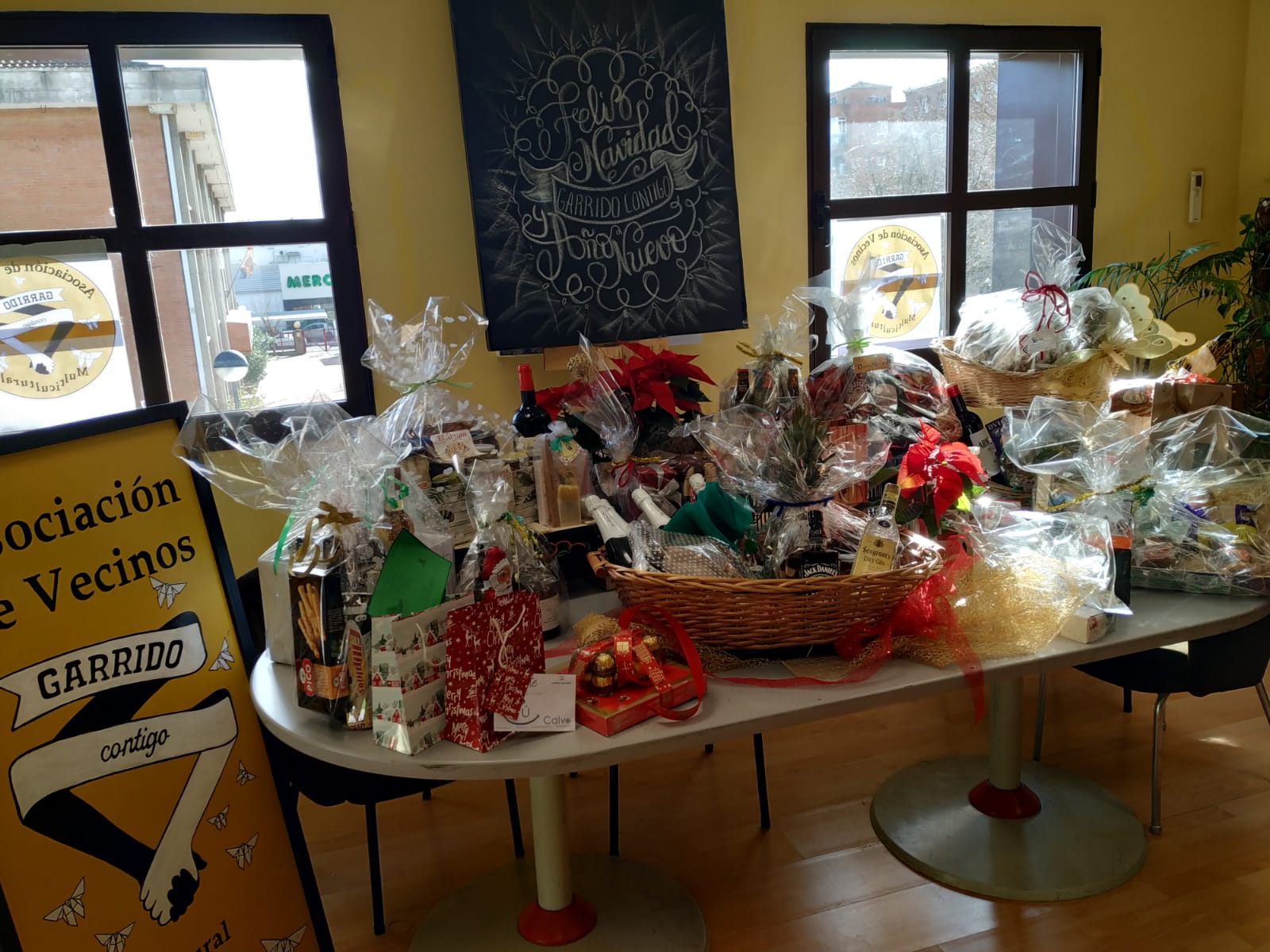 Cestas navideñas por el Sorteo del Niño en el barrio de Garrido. Fotos Asociación Garrido 