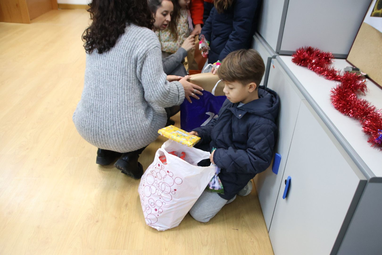 Visita de los Reyes Magos al centro YMCA en Salamanca