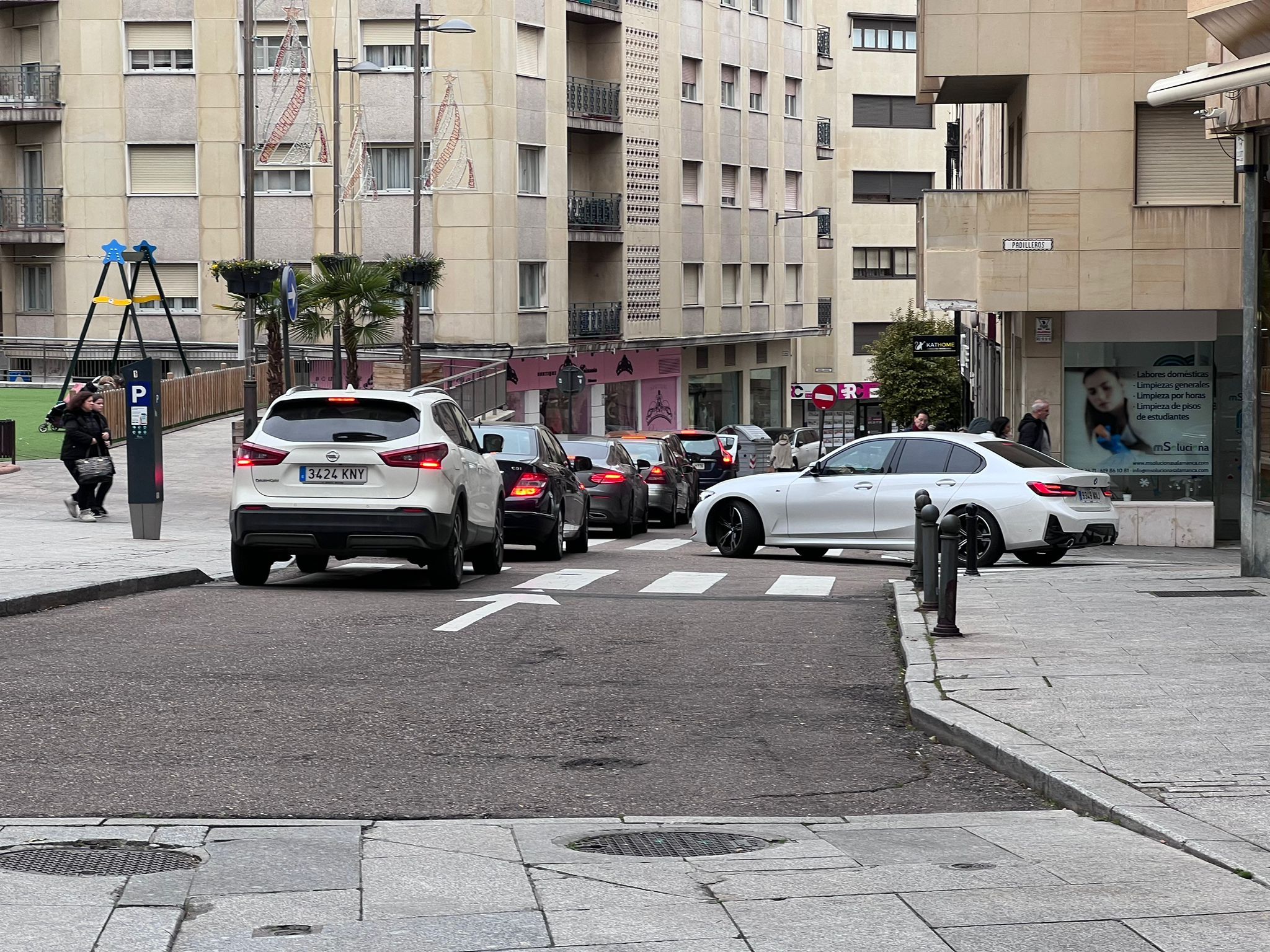 Colas en el parking de El Campillo