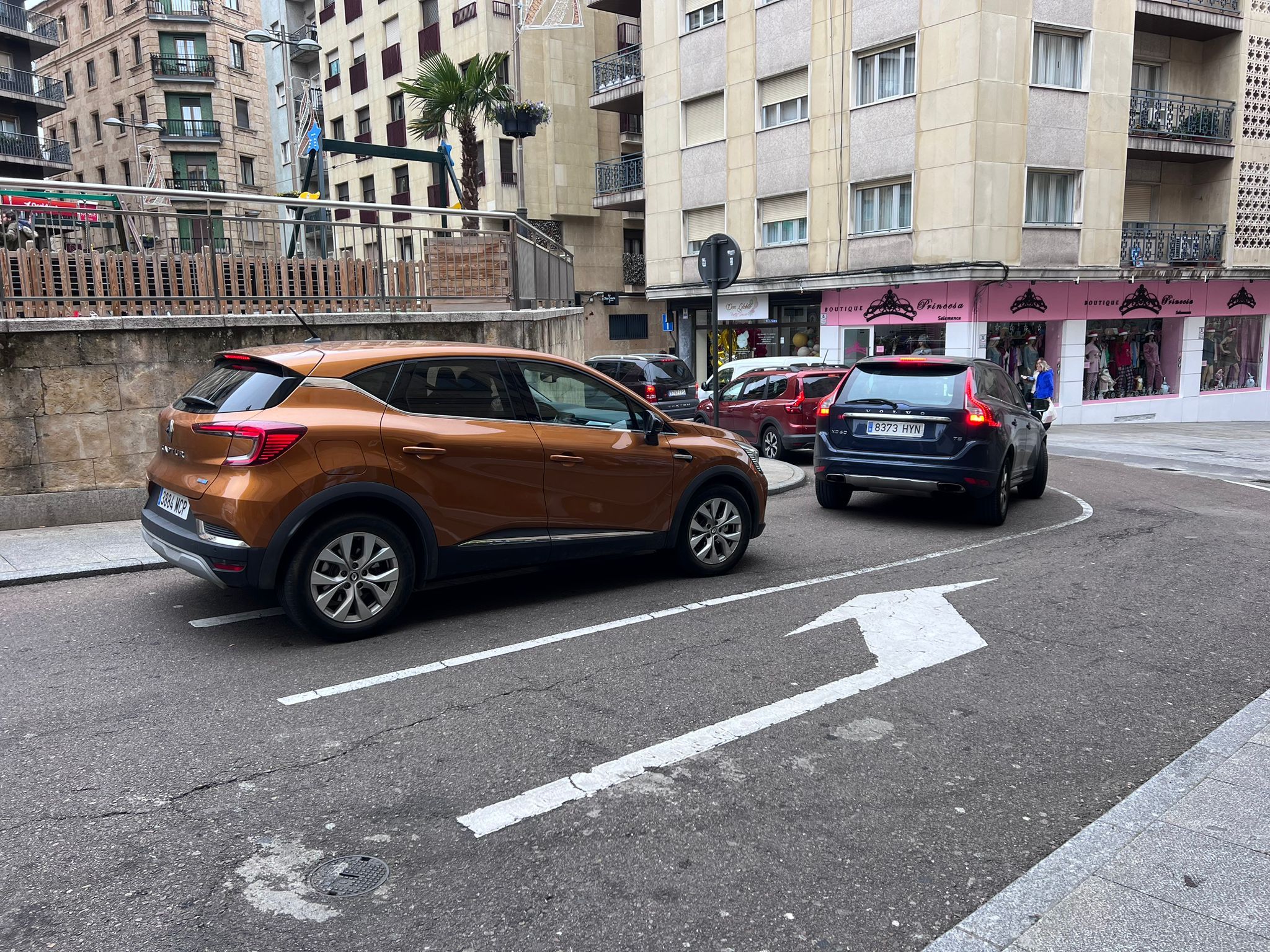 Colas en el parking de El Campillo