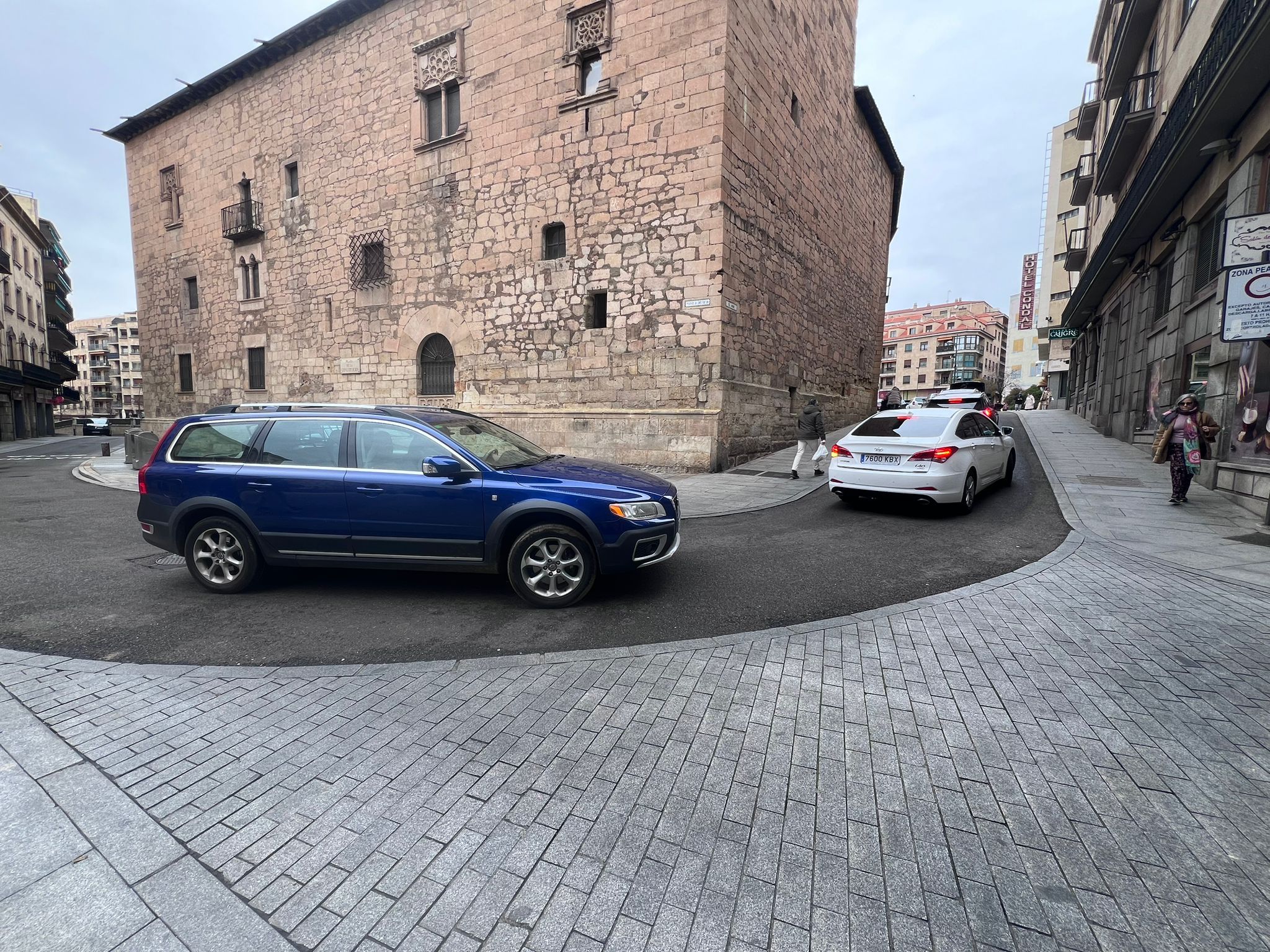 Colas en el parking de Santa Eulalia