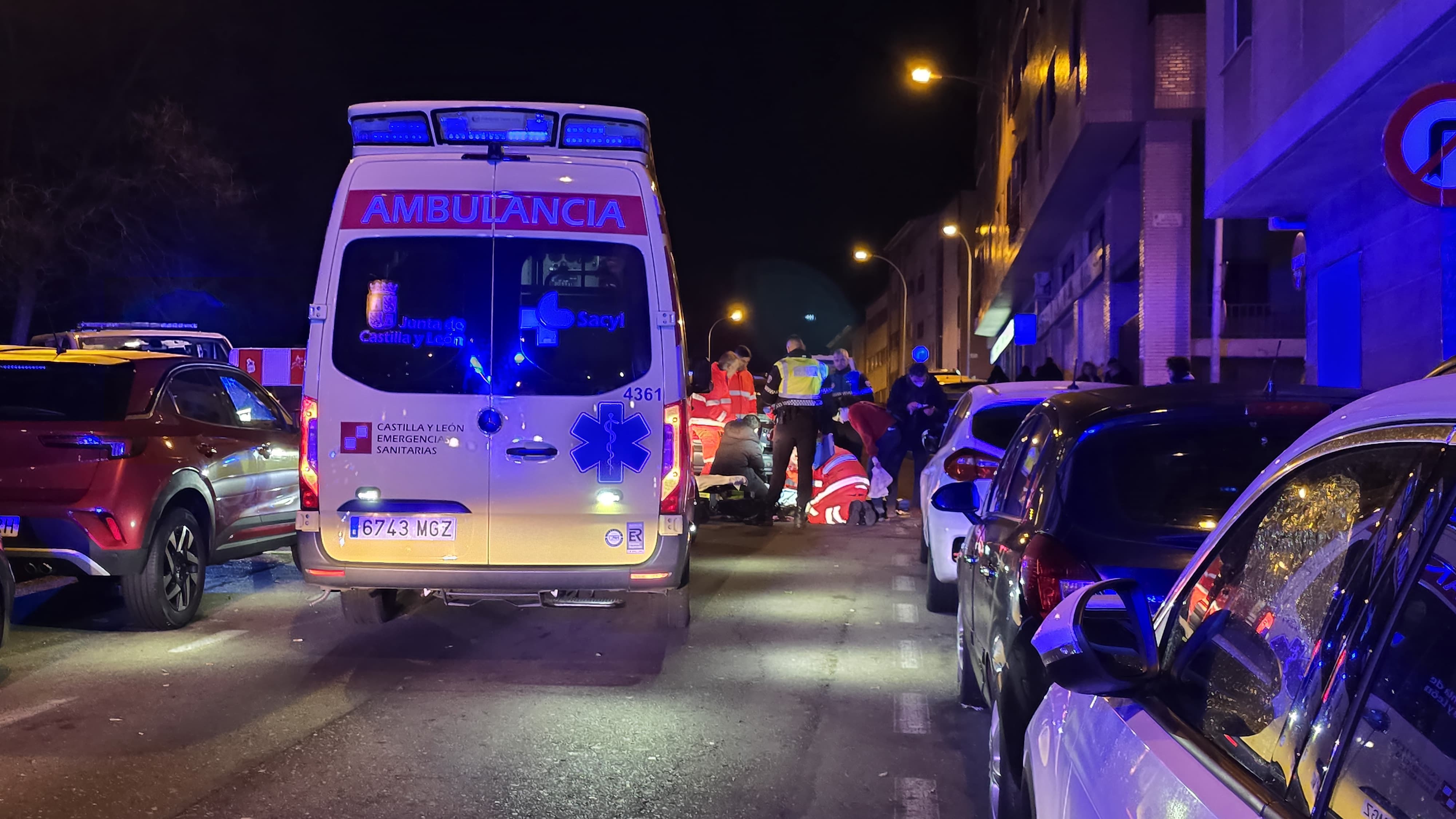 Un turismo se lleva por delante a dos personas en Salamanca y una es trasladada al hospital