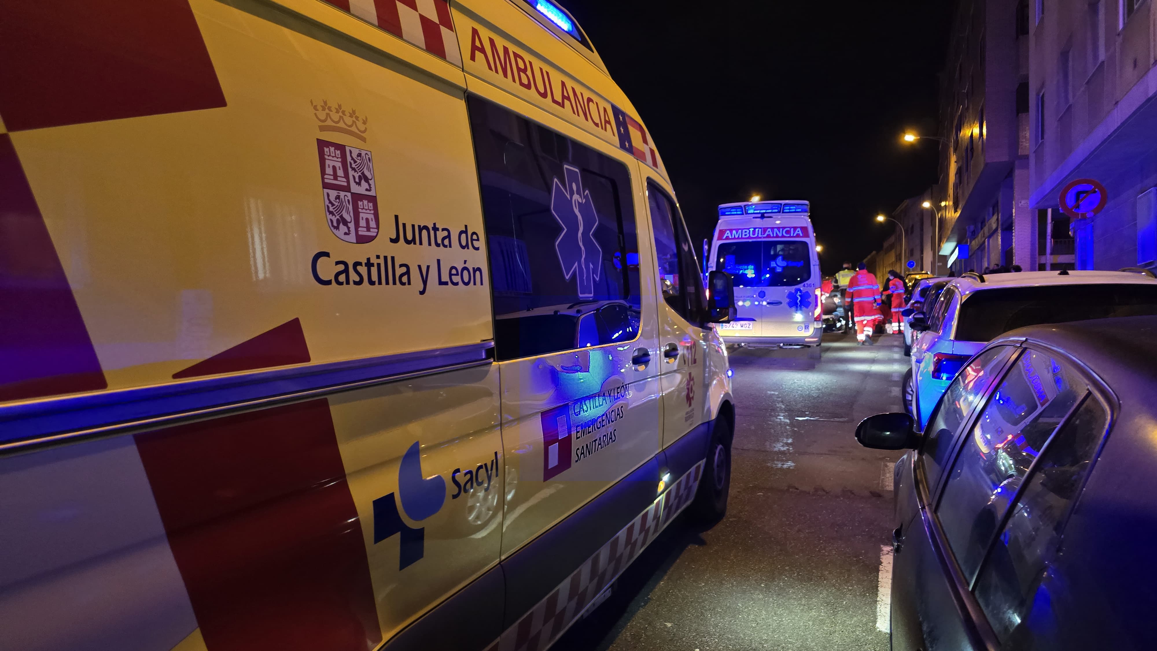 Un turismo se lleva por delante a dos personas en Salamanca y una es trasladada al hospital