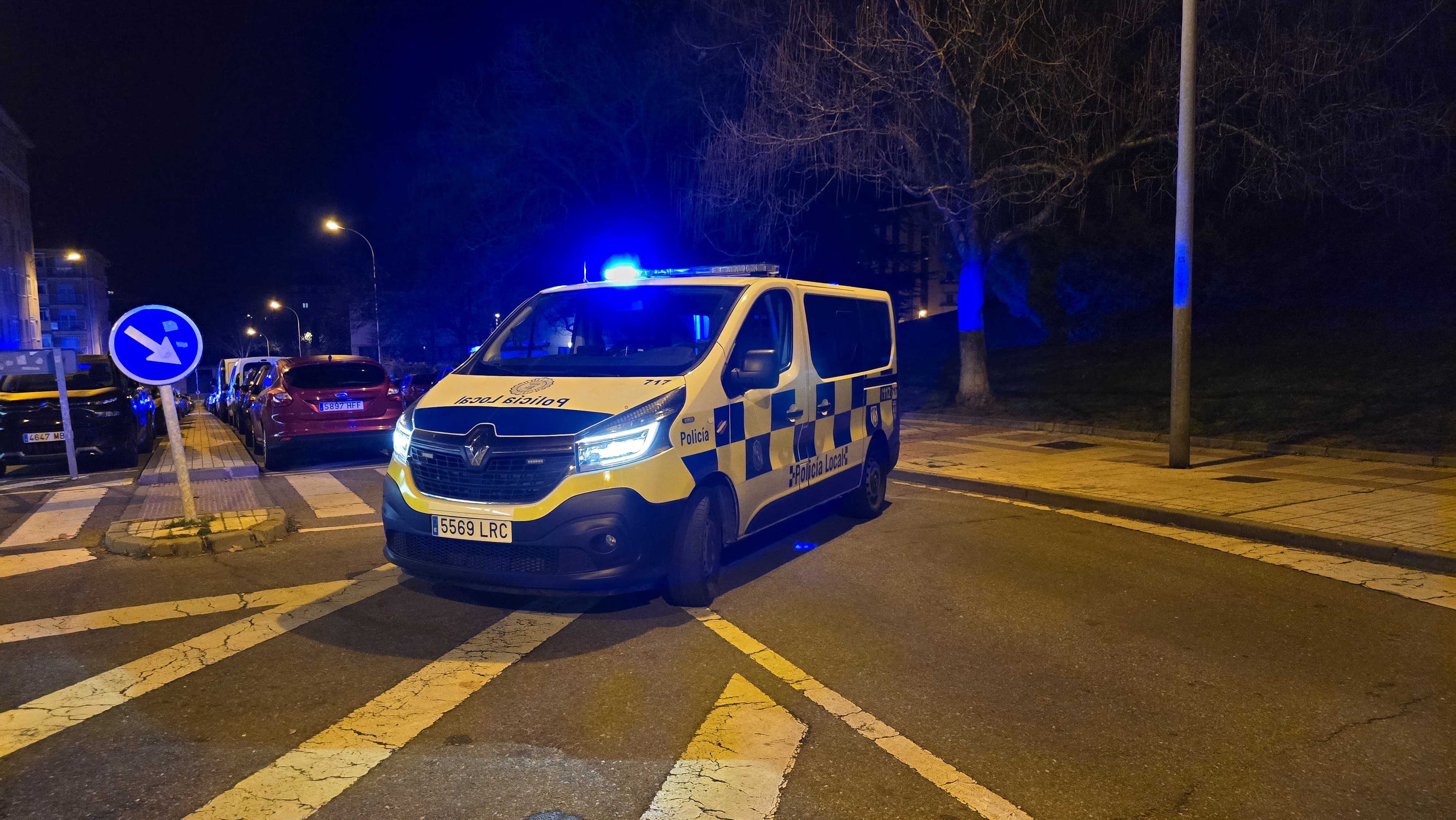 Un turismo se lleva por delante a dos personas en Salamanca y una es trasladada al hospital