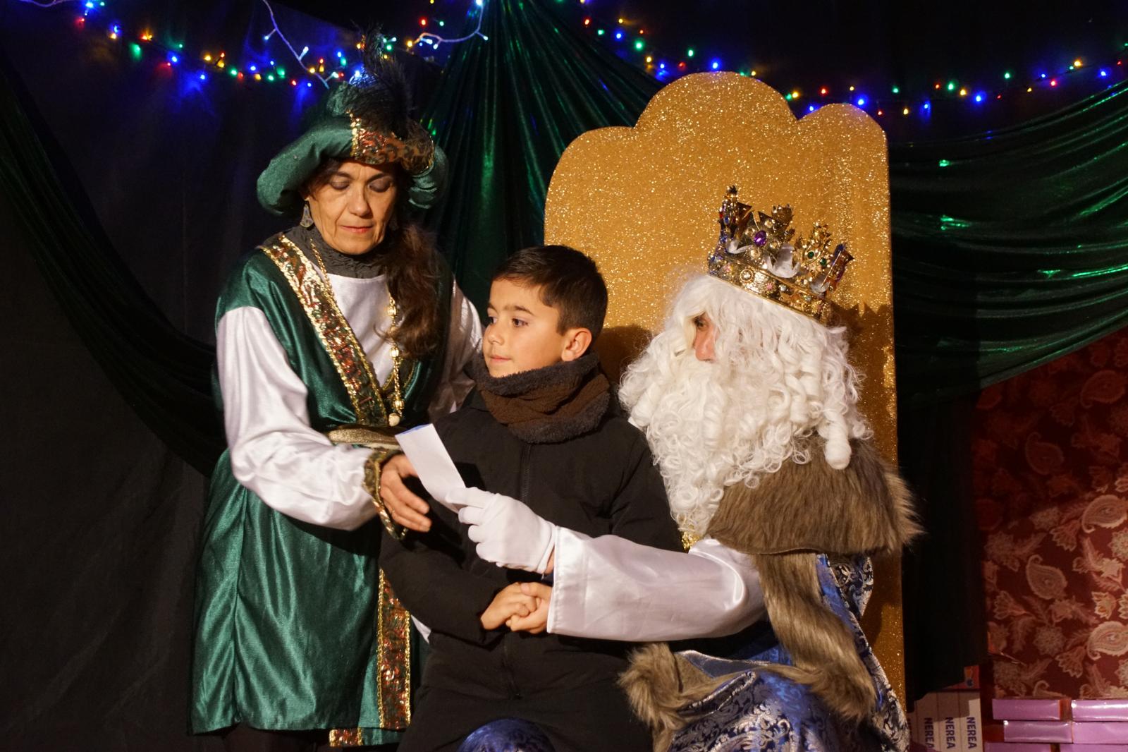 Los niños del Encinar dan la bienvenida a los Reyes Magos