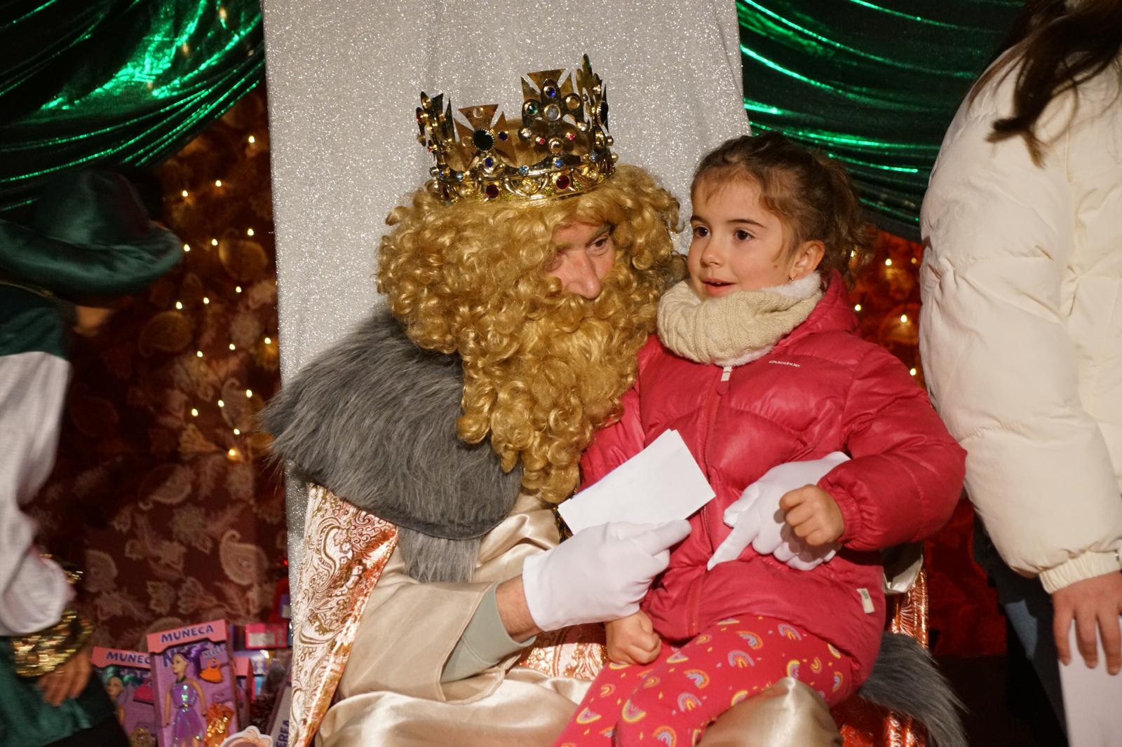 Los niños del Encinar dan la bienvenida a los Reyes Magos