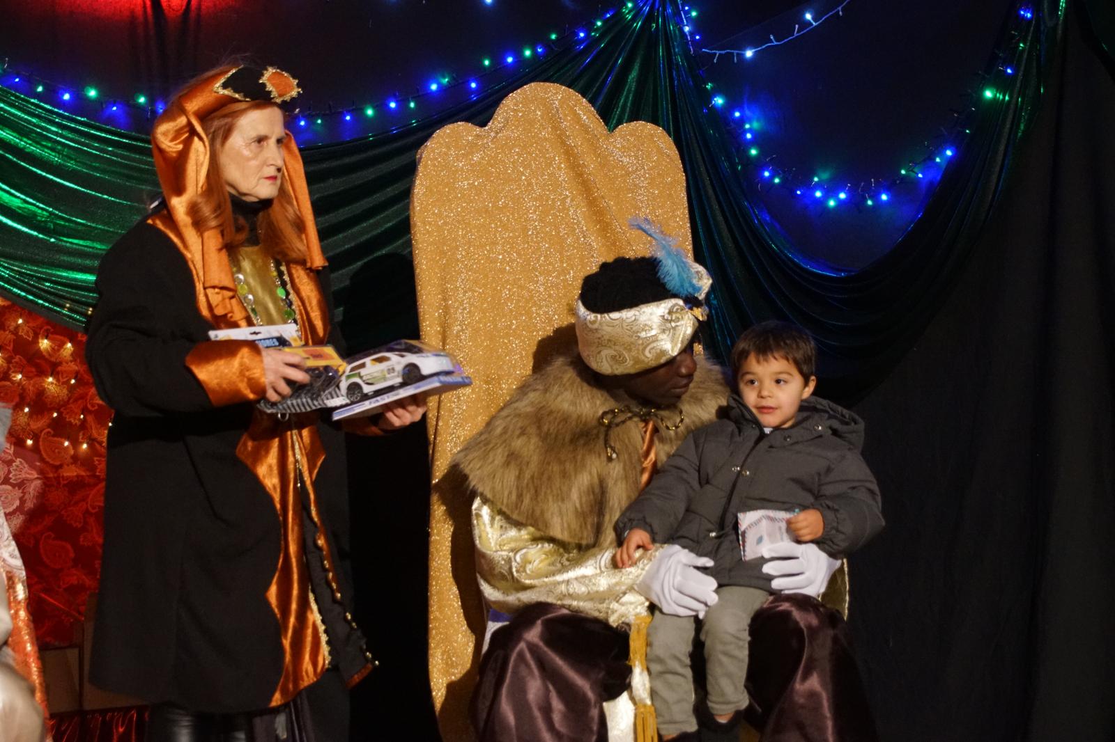 Los niños del Encinar dan la bienvenida a los Reyes Magos