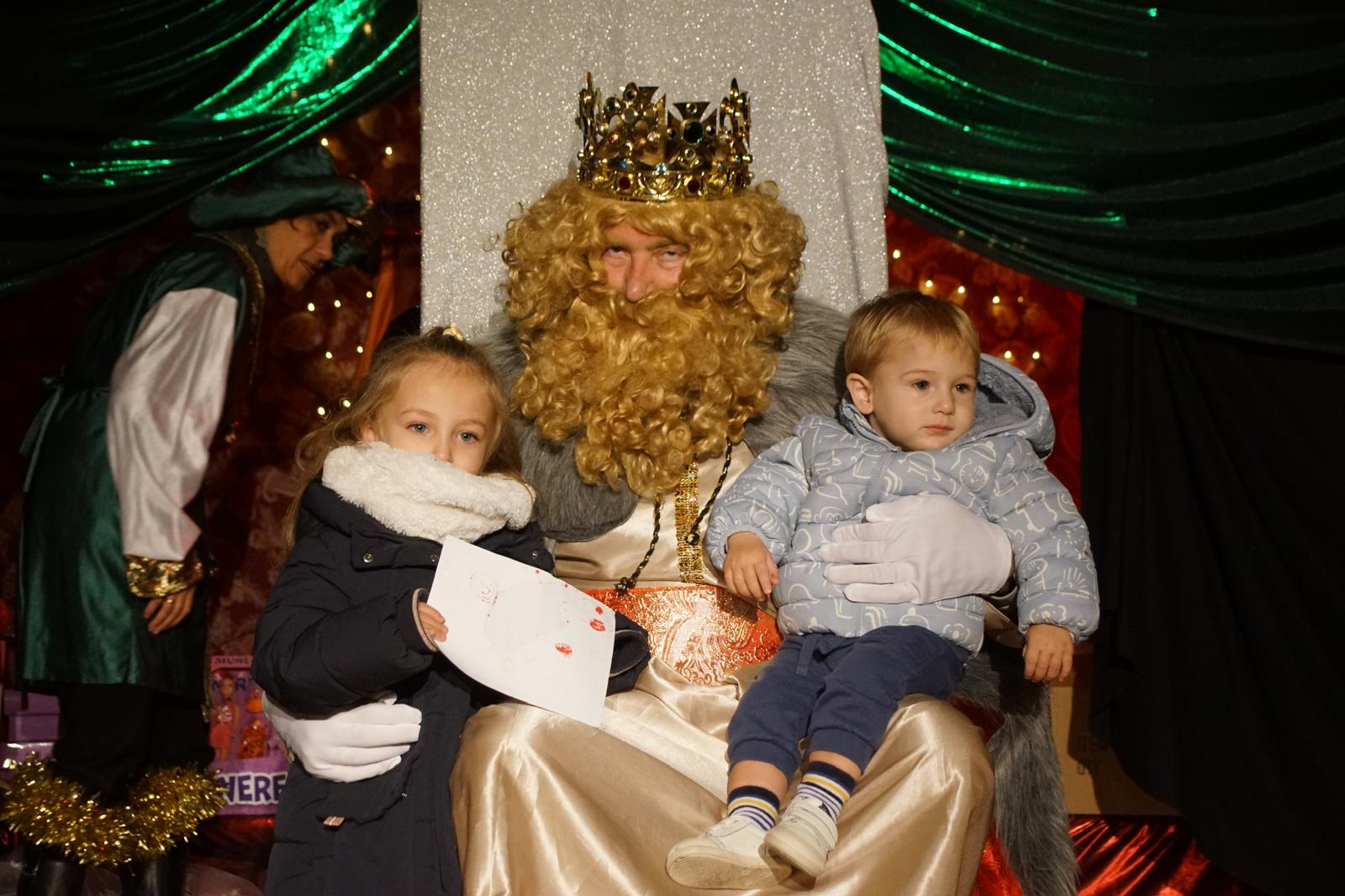 Los niños del Encinar dan la bienvenida a los Reyes Magos