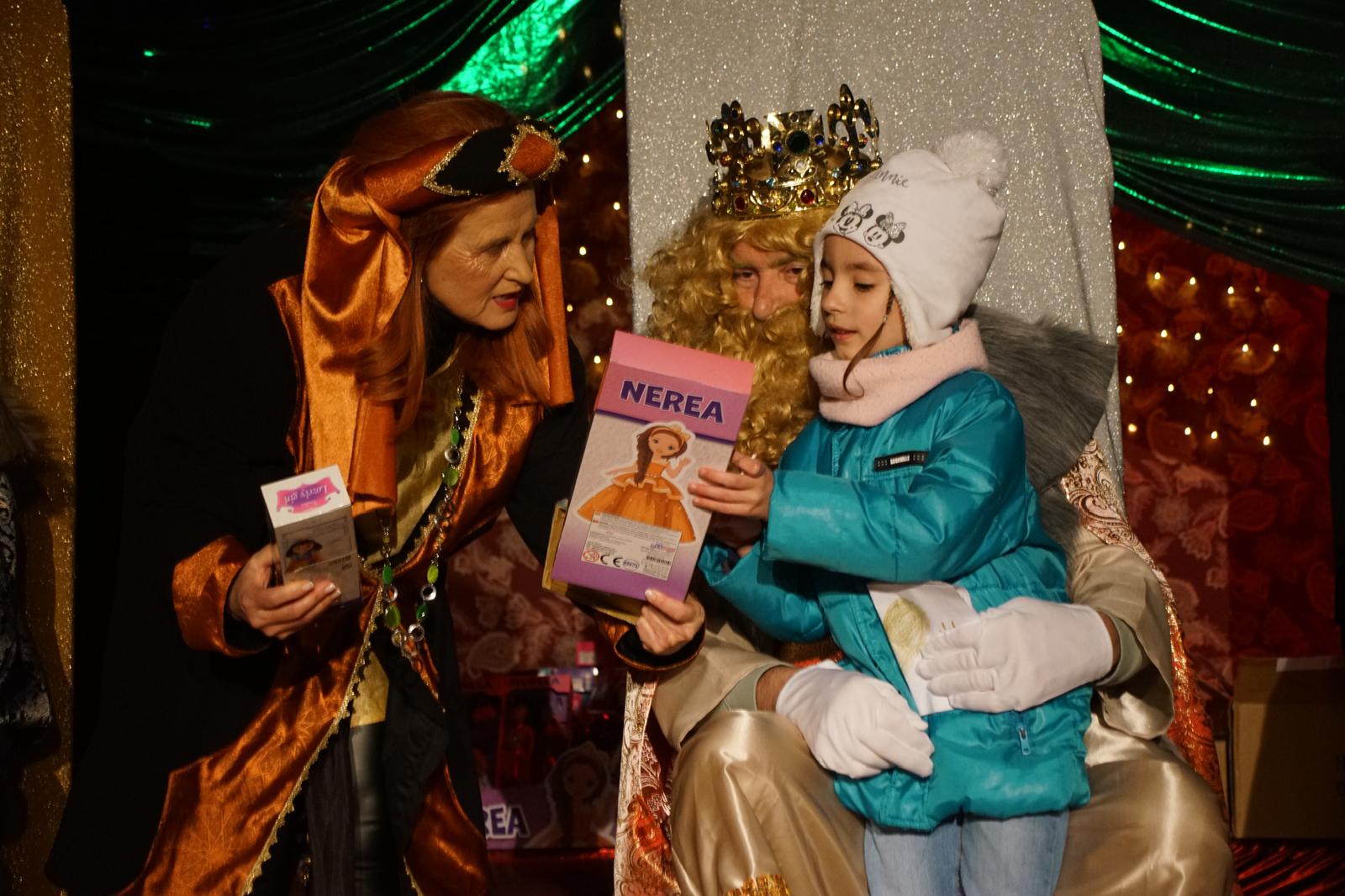 Los niños del Encinar dan la bienvenida a los Reyes Magos