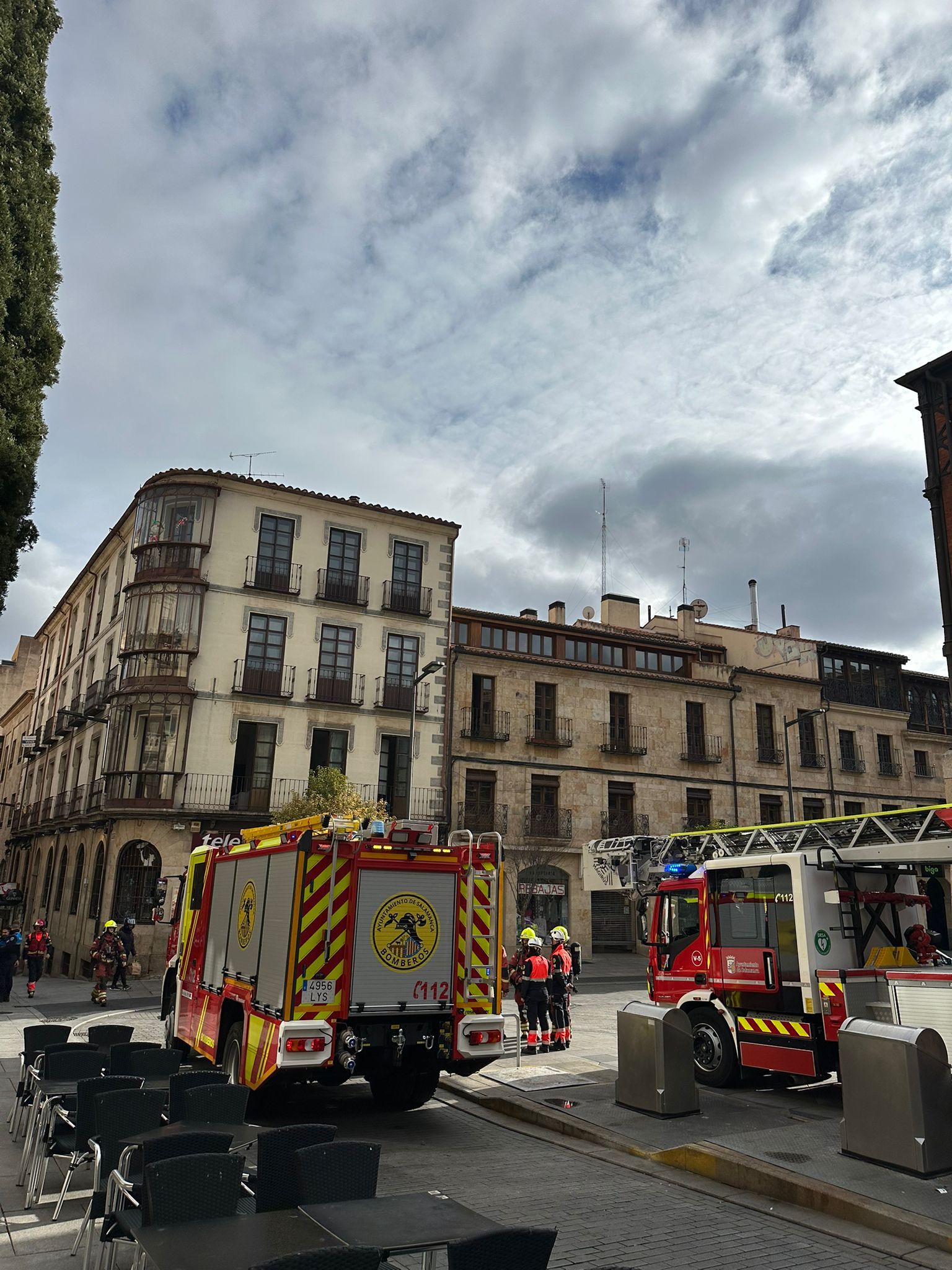 Una olla al fuego moviliza a varias dotaciones de los bomberos de Salamanca