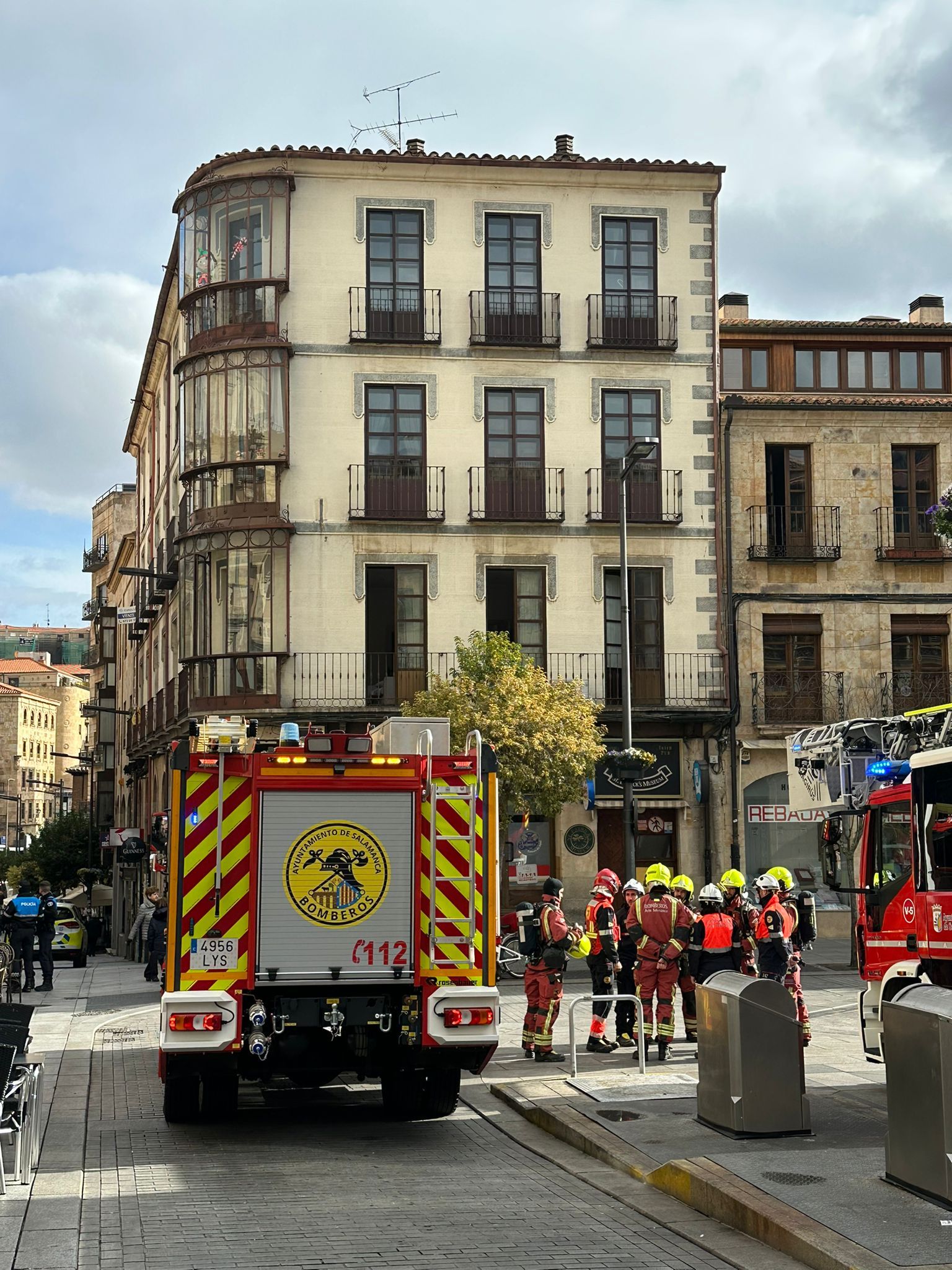 Una olla al fuego moviliza a varias dotaciones de los bomberos de Salamanca