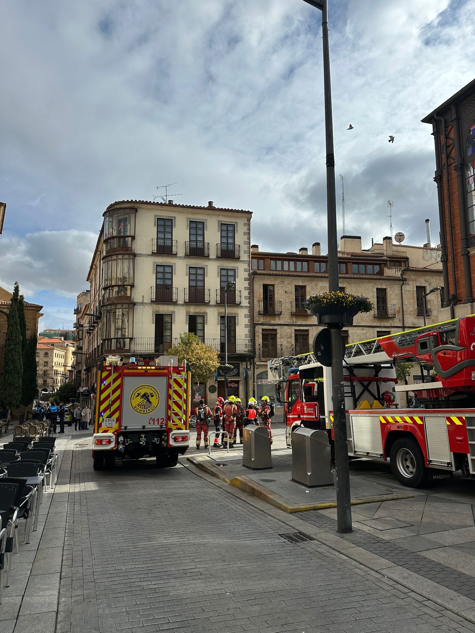 Una olla al fuego moviliza a varias dotaciones de los bomberos de Salamanca