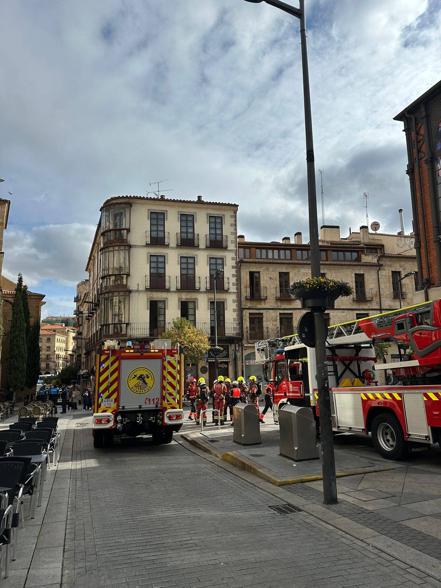 Una olla al fuego moviliza a varias dotaciones de los bomberos de Salamanca