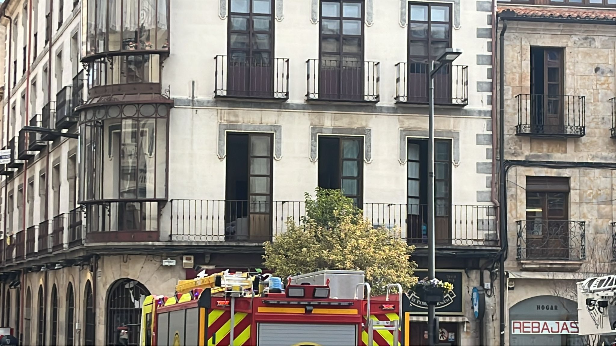 Una olla al fuego moviliza a varias dotaciones de los bomberos de Salamanca