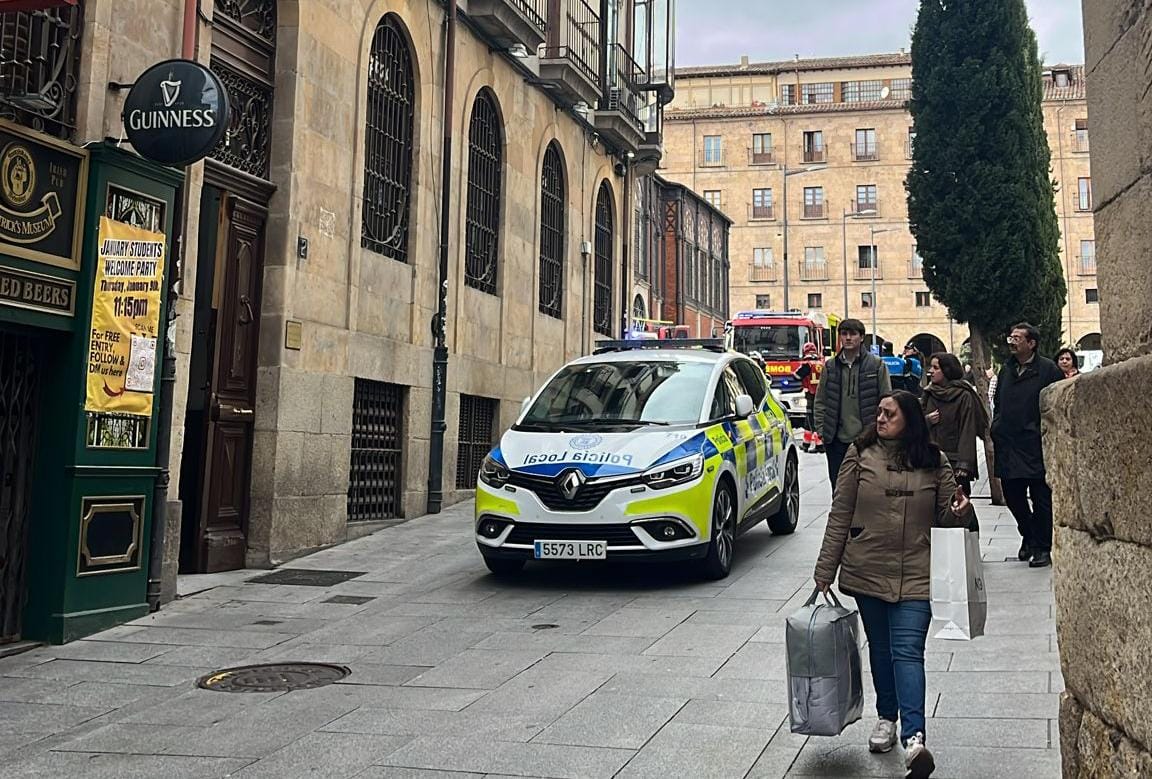 Una olla al fuego moviliza a varias dotaciones de los bomberos de Salamanca