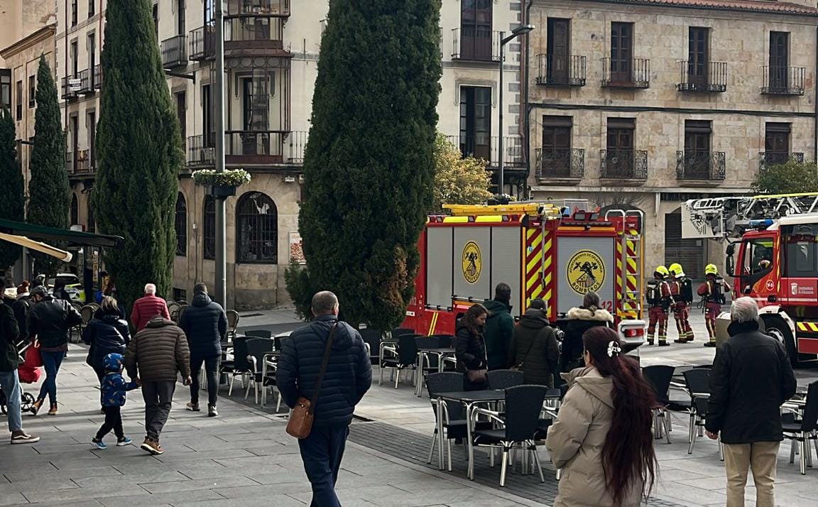 Una olla al fuego moviliza a varias dotaciones de los bomberos de Salamanca