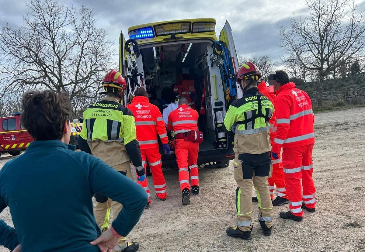 Trasladan a una menor al hospital de Salamanca tras caer de su caballo en el Castro de las Merchanas, en Lumbrales