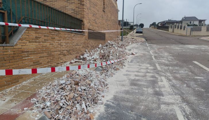 Se cae una pared en Peñasolana (Carrascal)