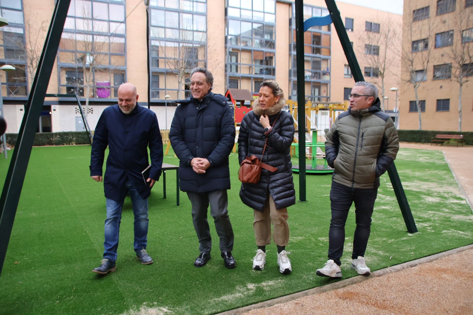 Carlos García Carbayo, visita las últimas plazas de El Zurguén modernizadas