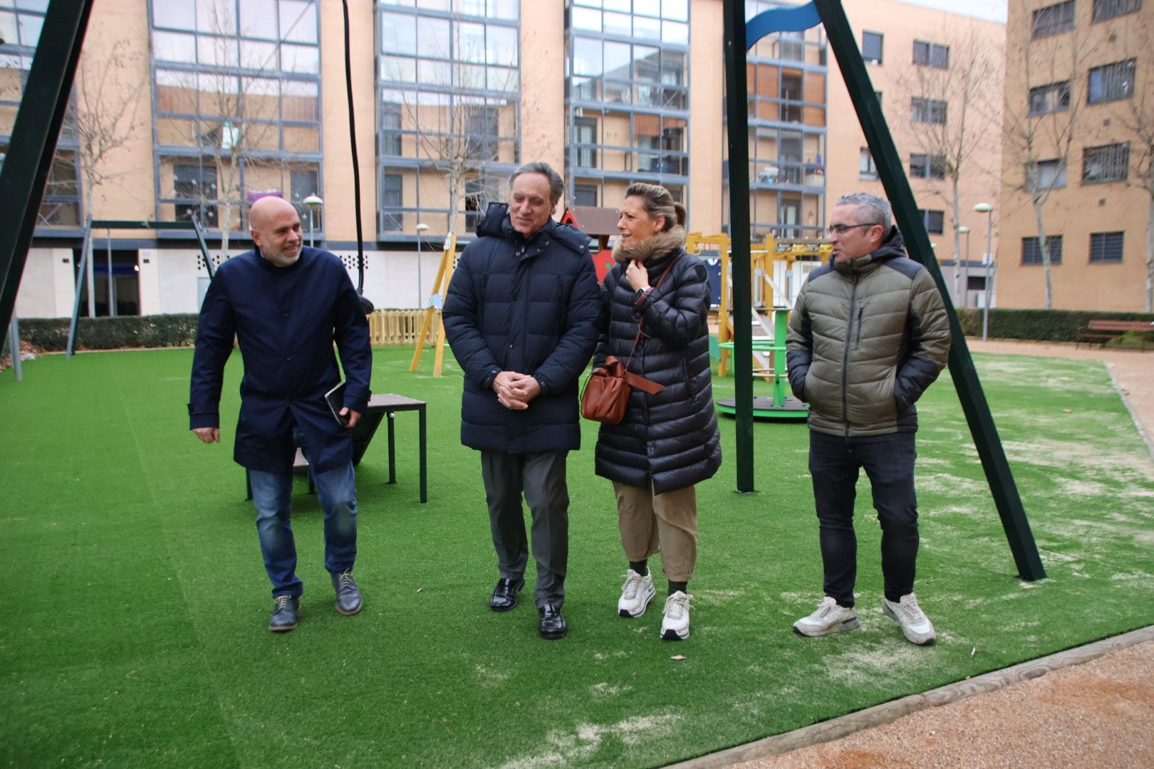 Carlos García Carbayo, visita las últimas plazas de El Zurguén modernizadas