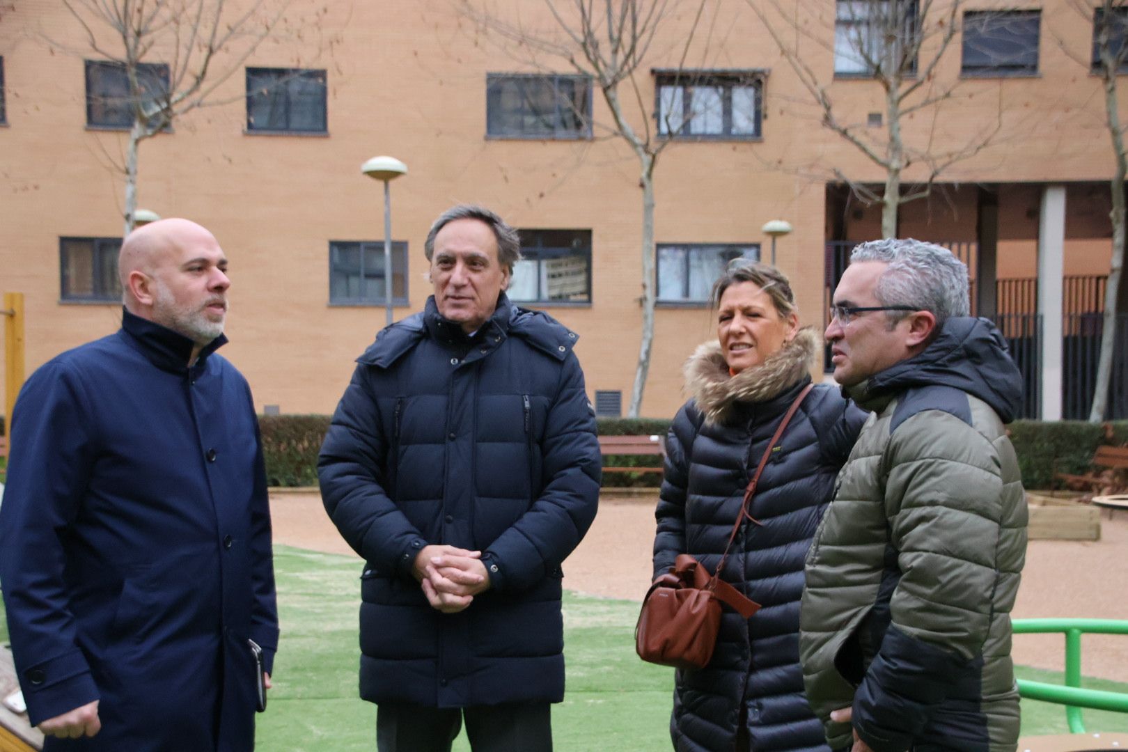 Carlos García Carbayo, visita las últimas plazas de El Zurguén modernizadas